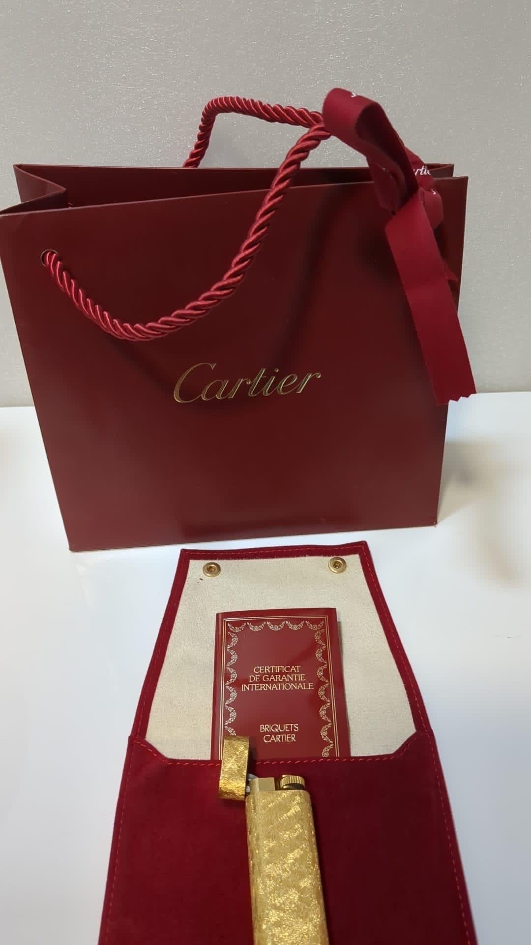  Cartier Briquet en plaqué or Paris 822777 à motif de matelasse Excellent état - En vente à Bilbao, ES