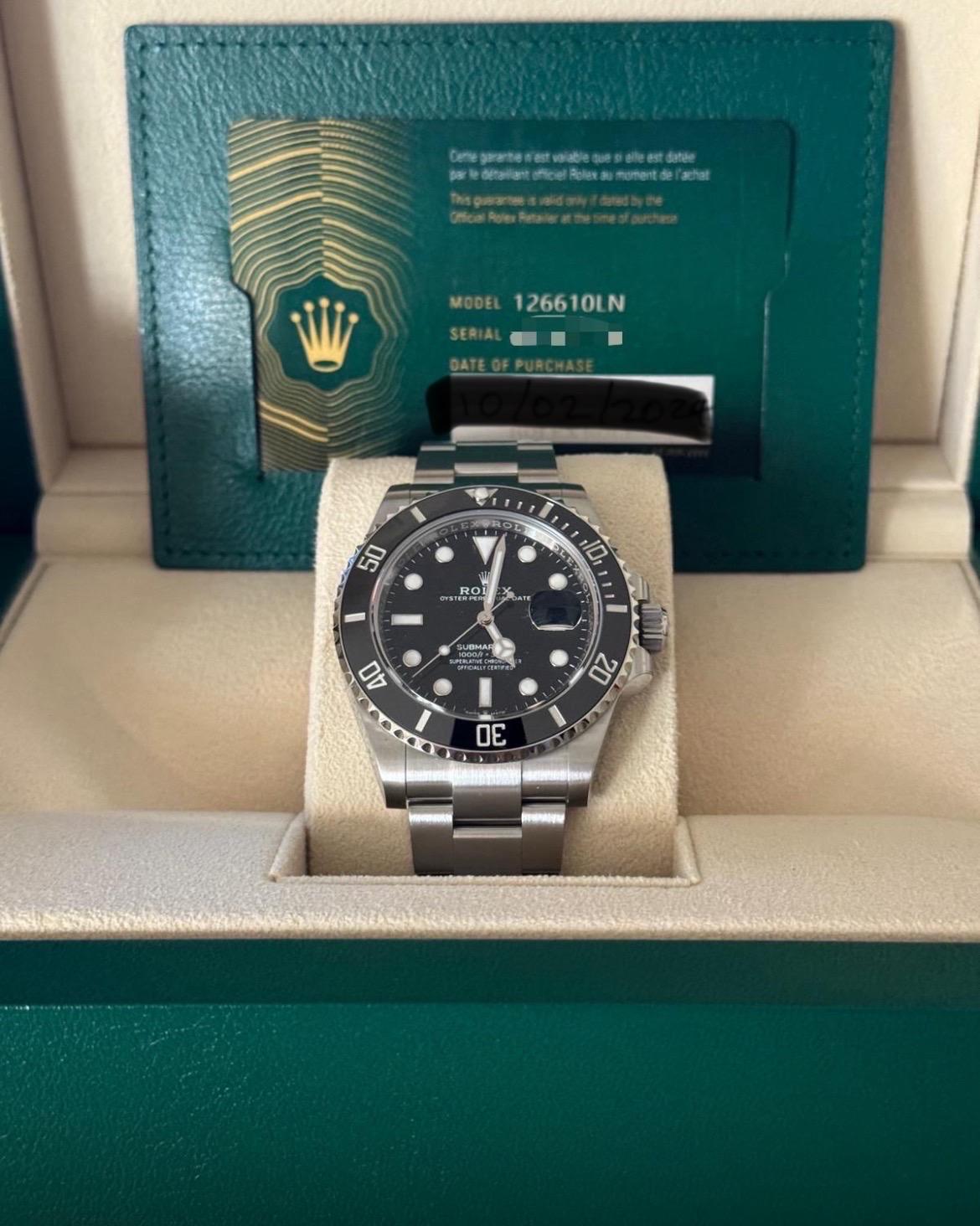 Contemporary Rolex Submariner Date 41mm Oystersteel with box and papers For Sale