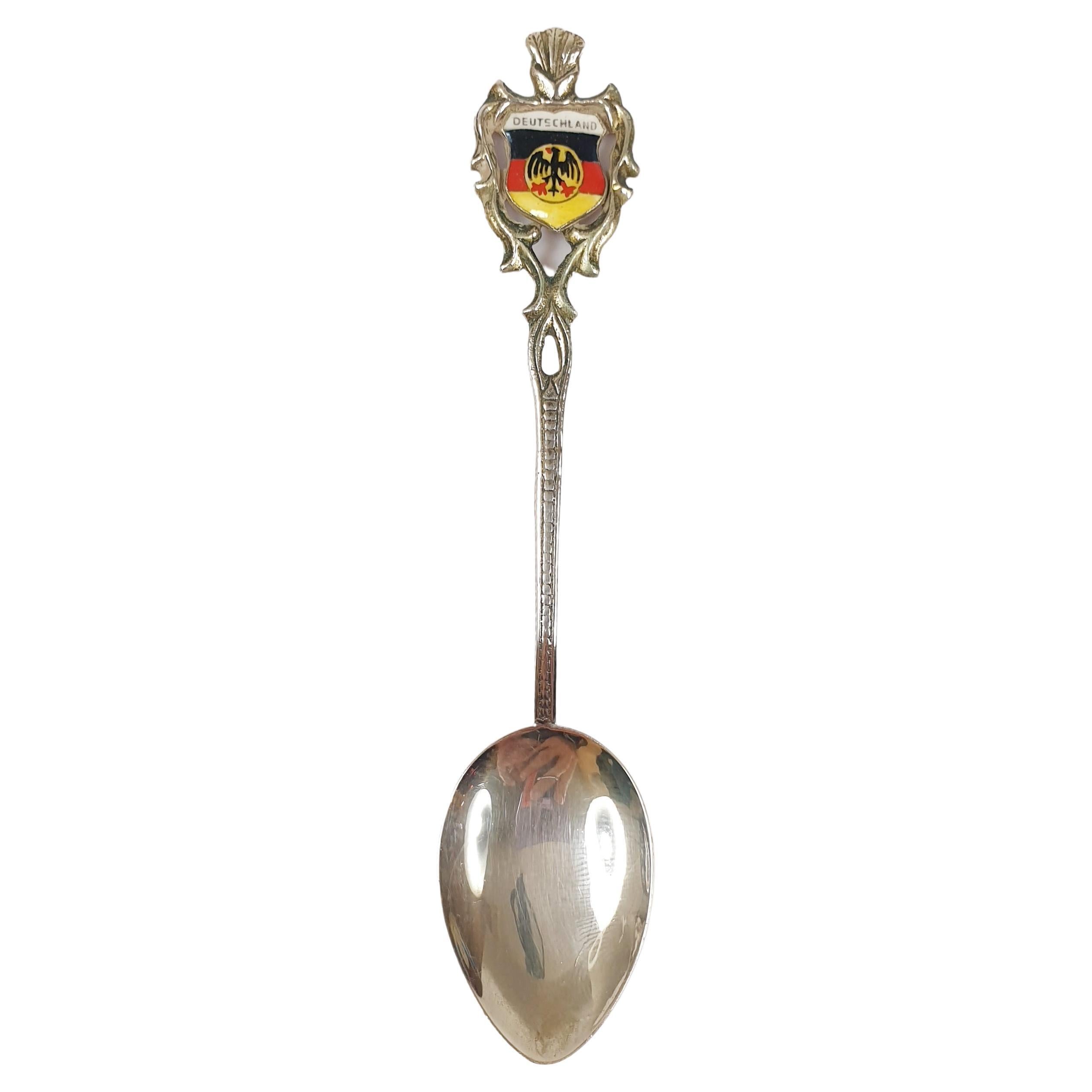 Deutschland Silver Teaspoon
Length 4.01in / 10.2cm.
Width 0.82in / 2.1cm


PRADERA is a second generation of a family run business jewelers of reference in Spain, with a large track record being official distributers of prime European jewelry brands