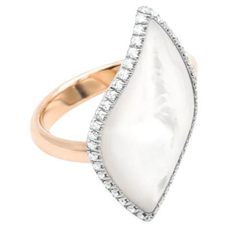 Anello in oro rosa 18k e pavé di diamanti bianchi da 1,07 ct.
Tempo di produzione 4 settimane 

COLLEZIONE NAVETTES
Dal nome del taglio di gemma più raffinato, la forma navette è il cuore di una delicata ed elegante collezione di catene in oro rosa