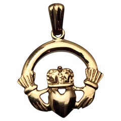 9K Yellow Gold Claddagh Pendant #25825