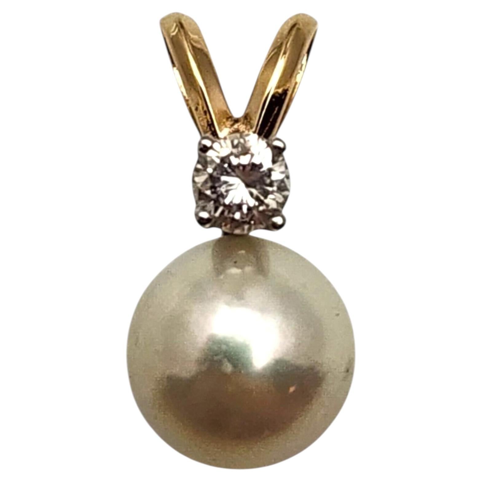 Colgante de oro amarillo de 14 quilates con diamantes y perlas n.º 25705 en venta