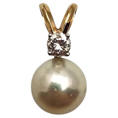 Colgante de oro amarillo de 14 quilates con diamantes y perlas n.º 25705