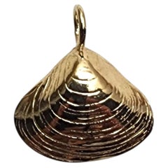 14K Yellow Gold Clam Shell Charm #26110