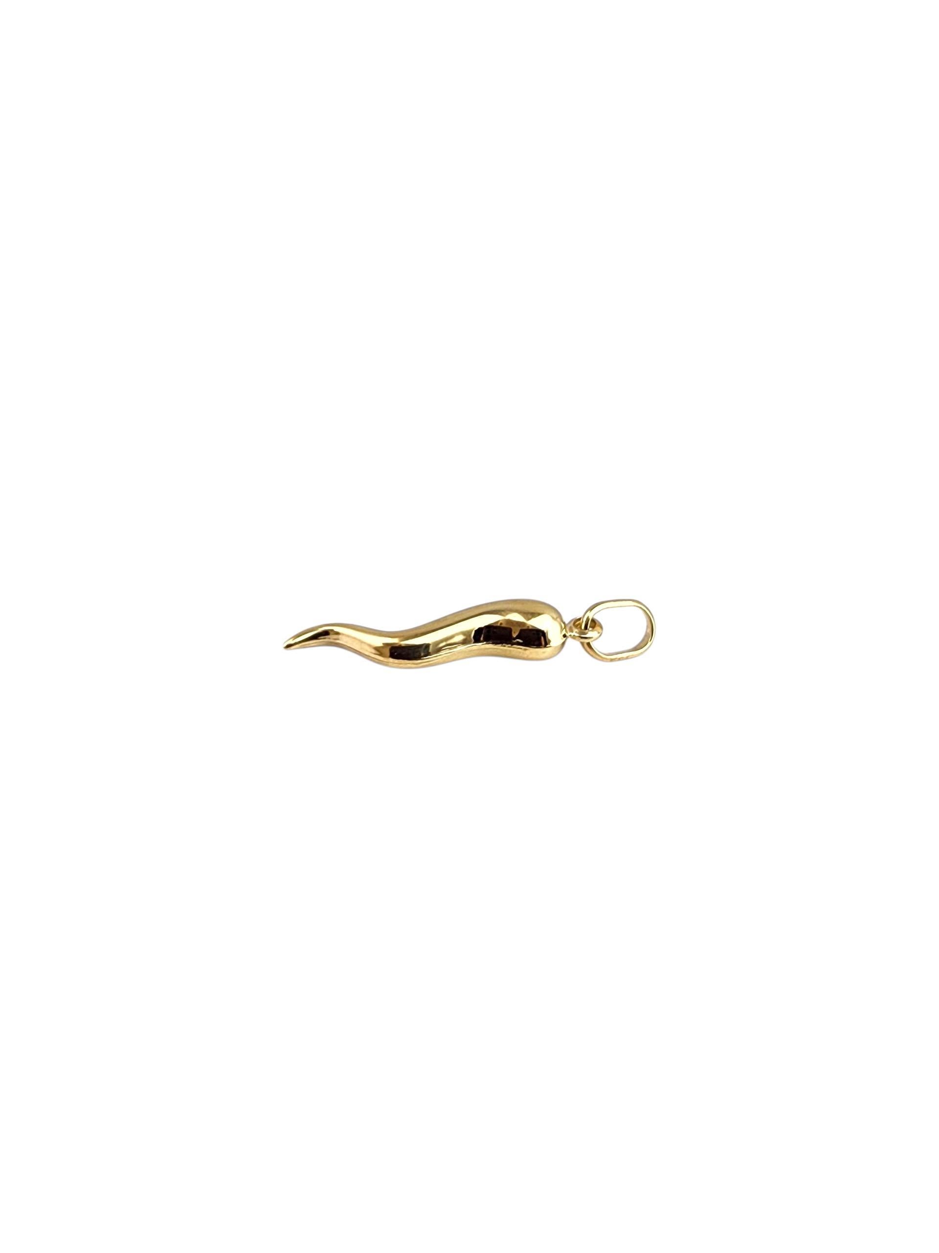 Charme en or jaune 14K en forme de corne italienne #22353 Bon état - En vente à Washington Depot, CT