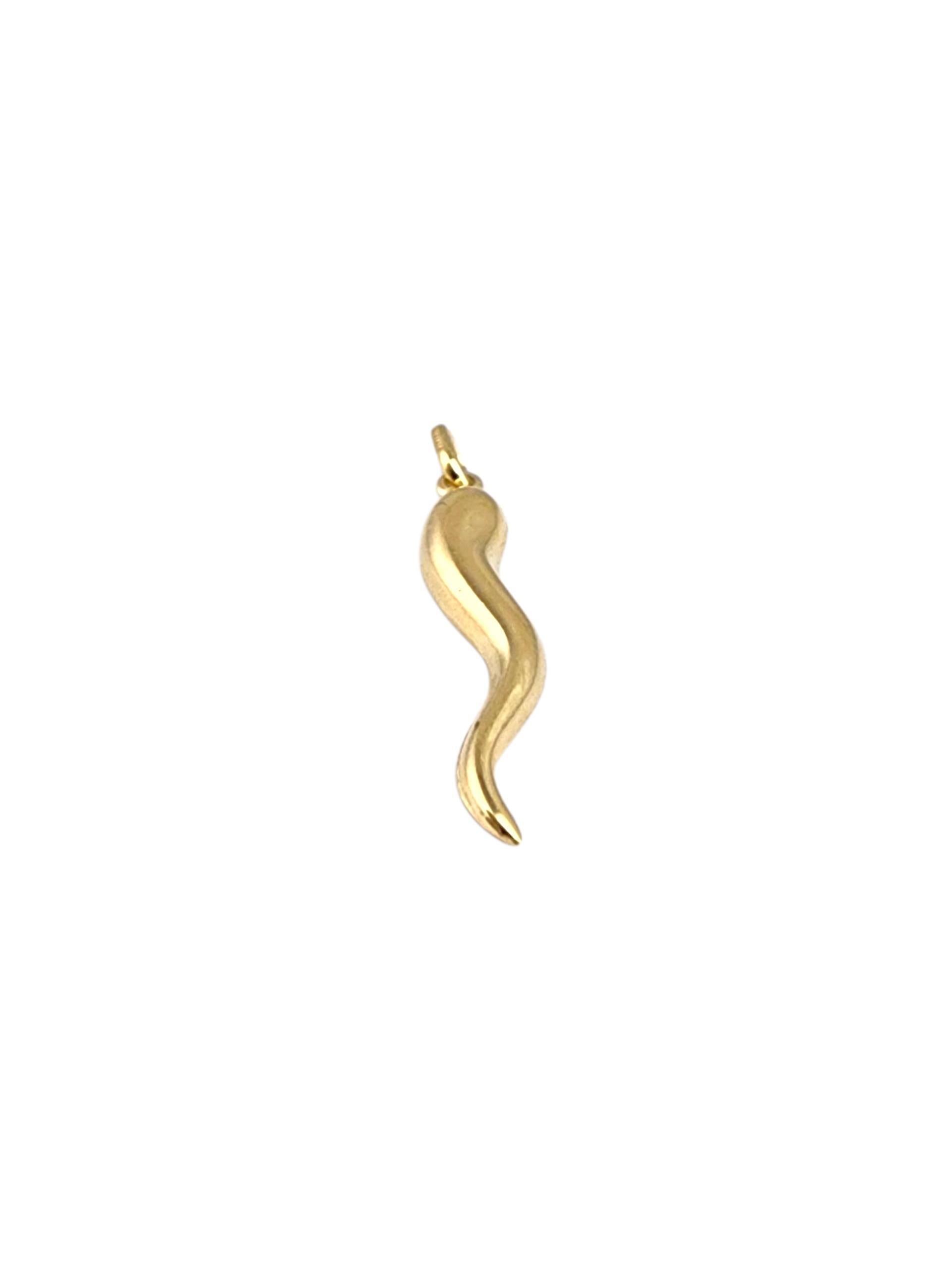 Charme en or jaune 14K en forme de corne italienne #22353 Pour femmes en vente