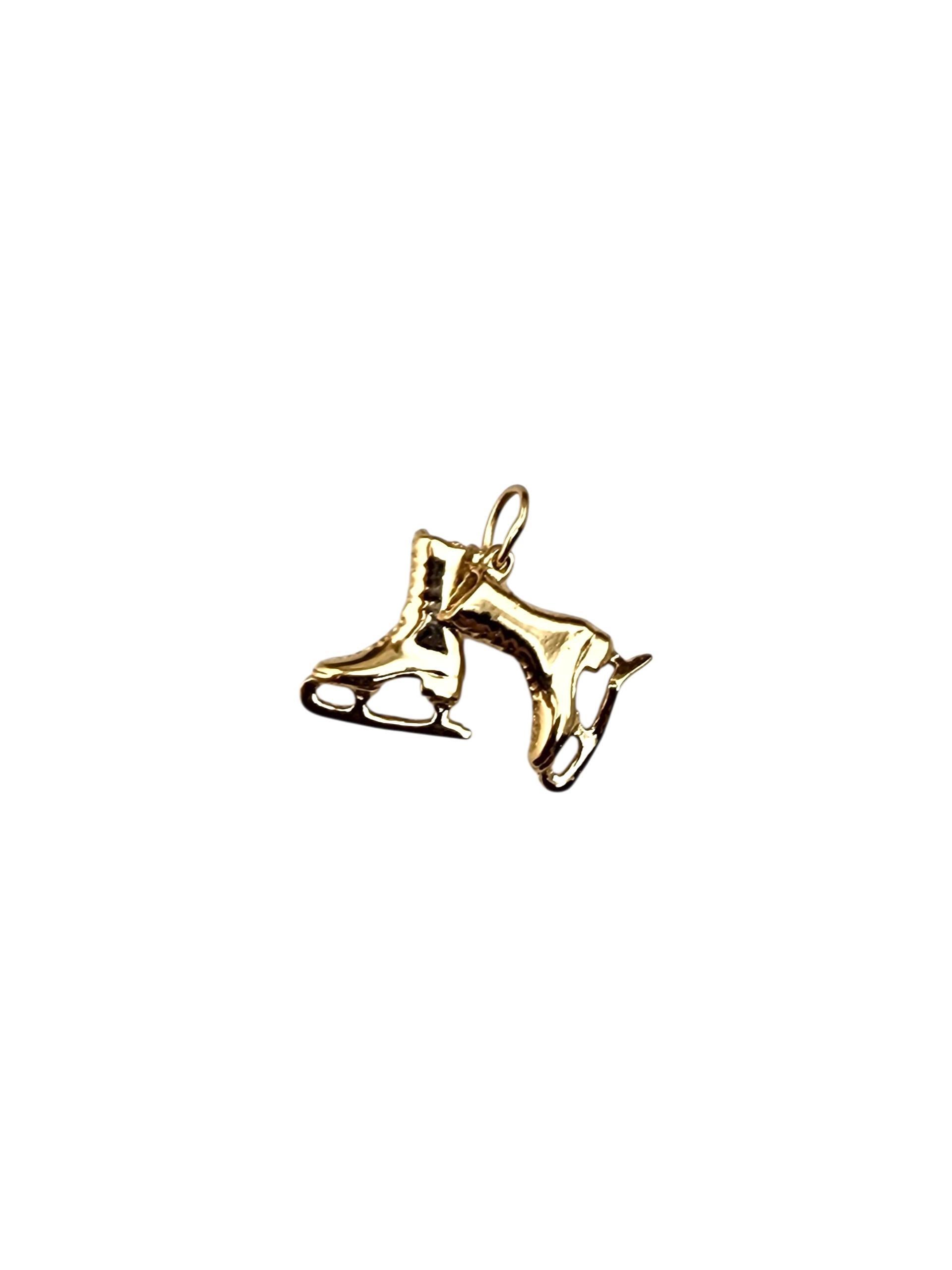 Charm en or jaune 14K pour patins à glace

Célébrez votre amour pour la glace avec cette breloque patins à glace en or jaune 14K. Dotée d'une finition polie et d'une exécution détaillée, elle constitue un charmant hommage au patinage et un ajout