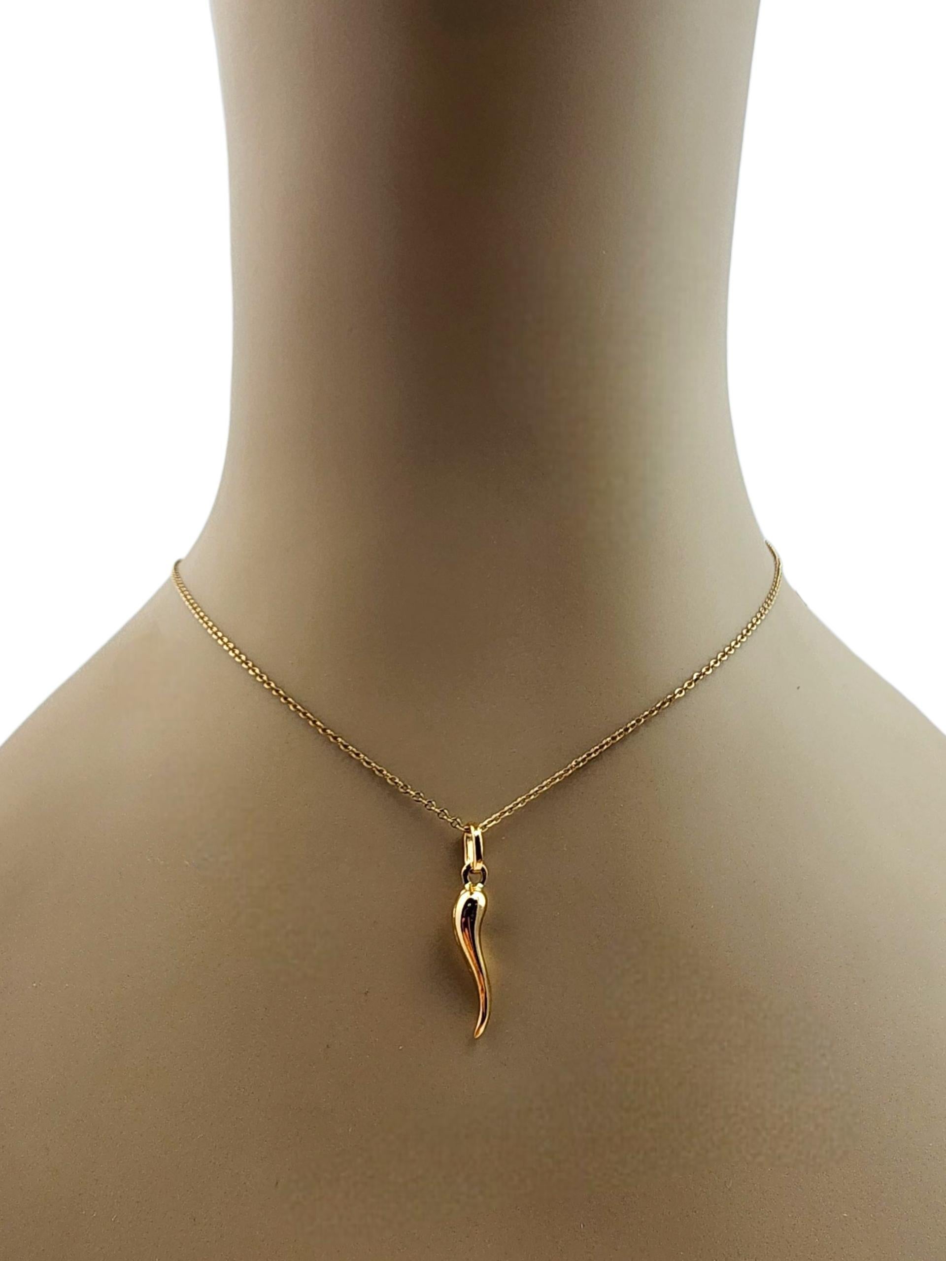 Charme en or jaune 14K en forme de corne italienne #22343 en vente 5