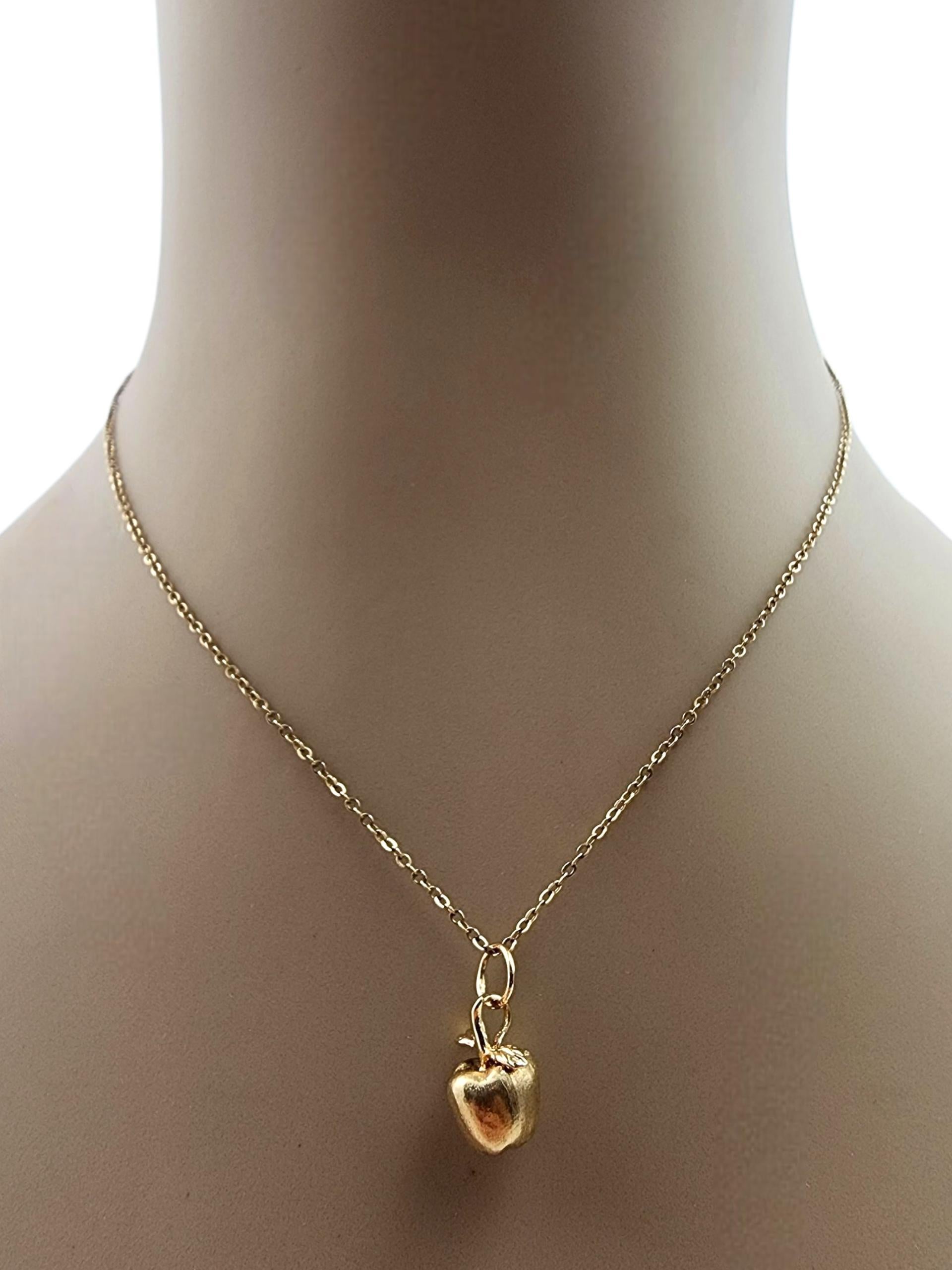 Charm a forma di mela in oro giallo 14K #22339 in vendita 3