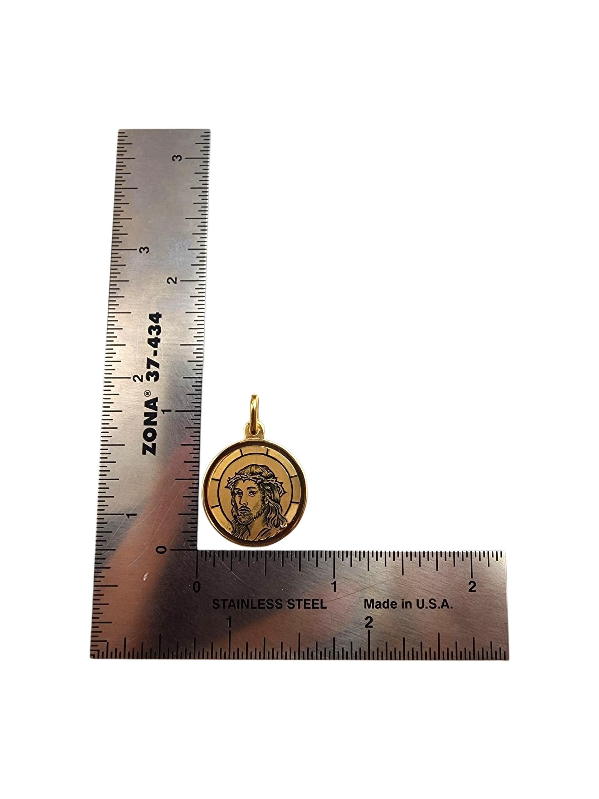 Ciondolo Gesù di Nazareth in oro giallo 18K #22334 in vendita 3