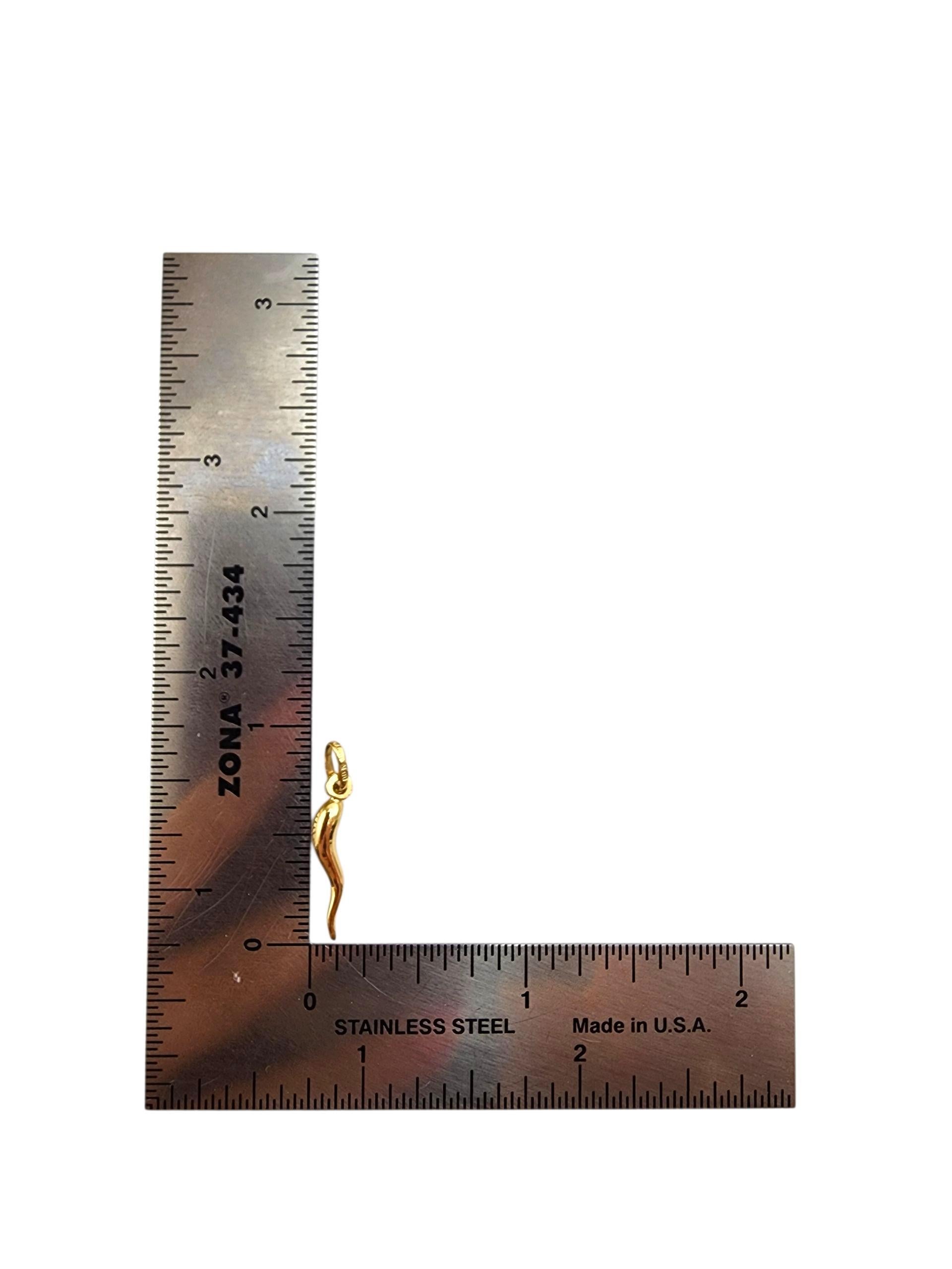 Ciondolo a forma di corno in oro giallo 18K #22333 in vendita 3