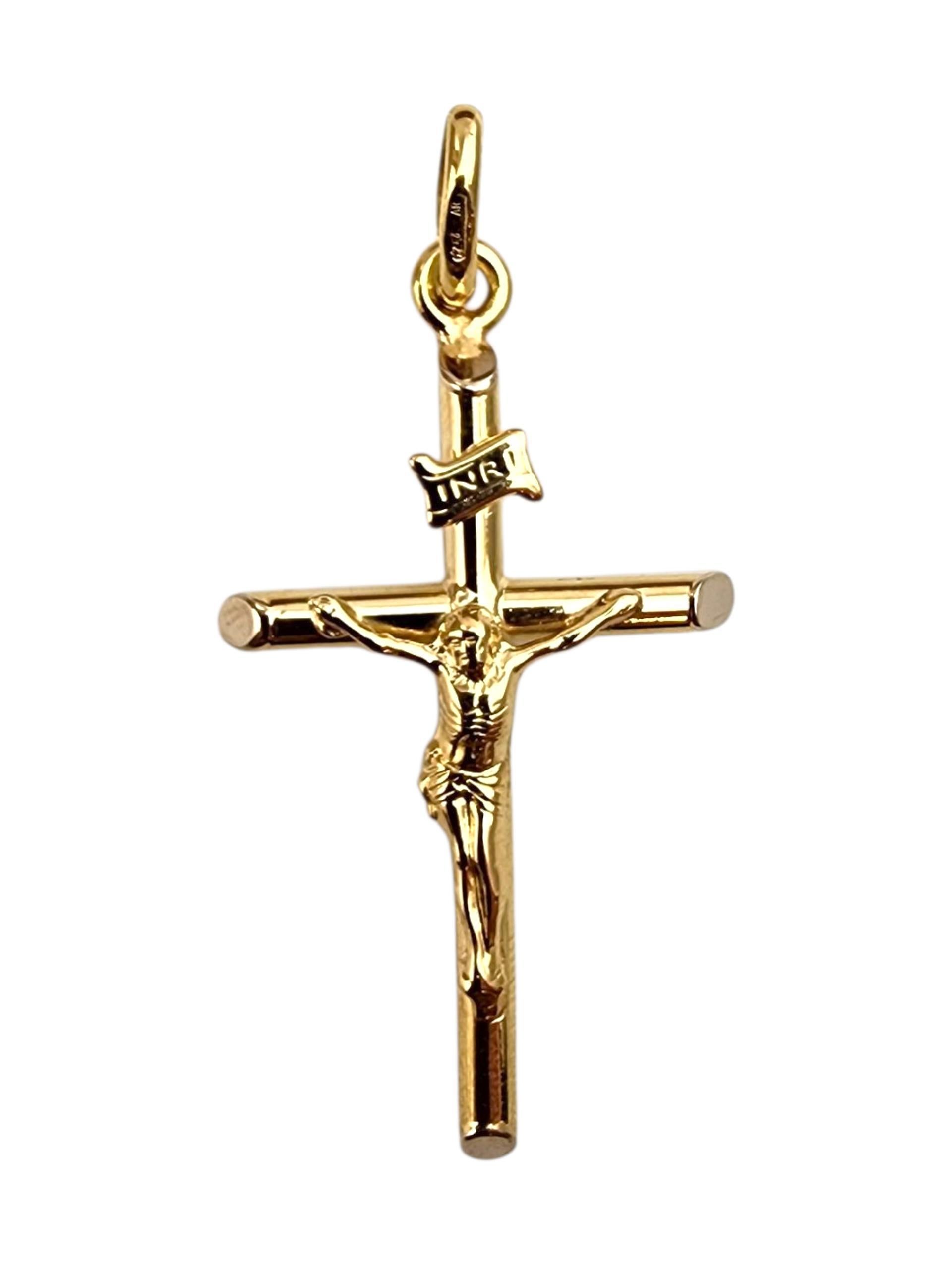 Pendentif Crucifix en or jaune 18K #22329 en vente