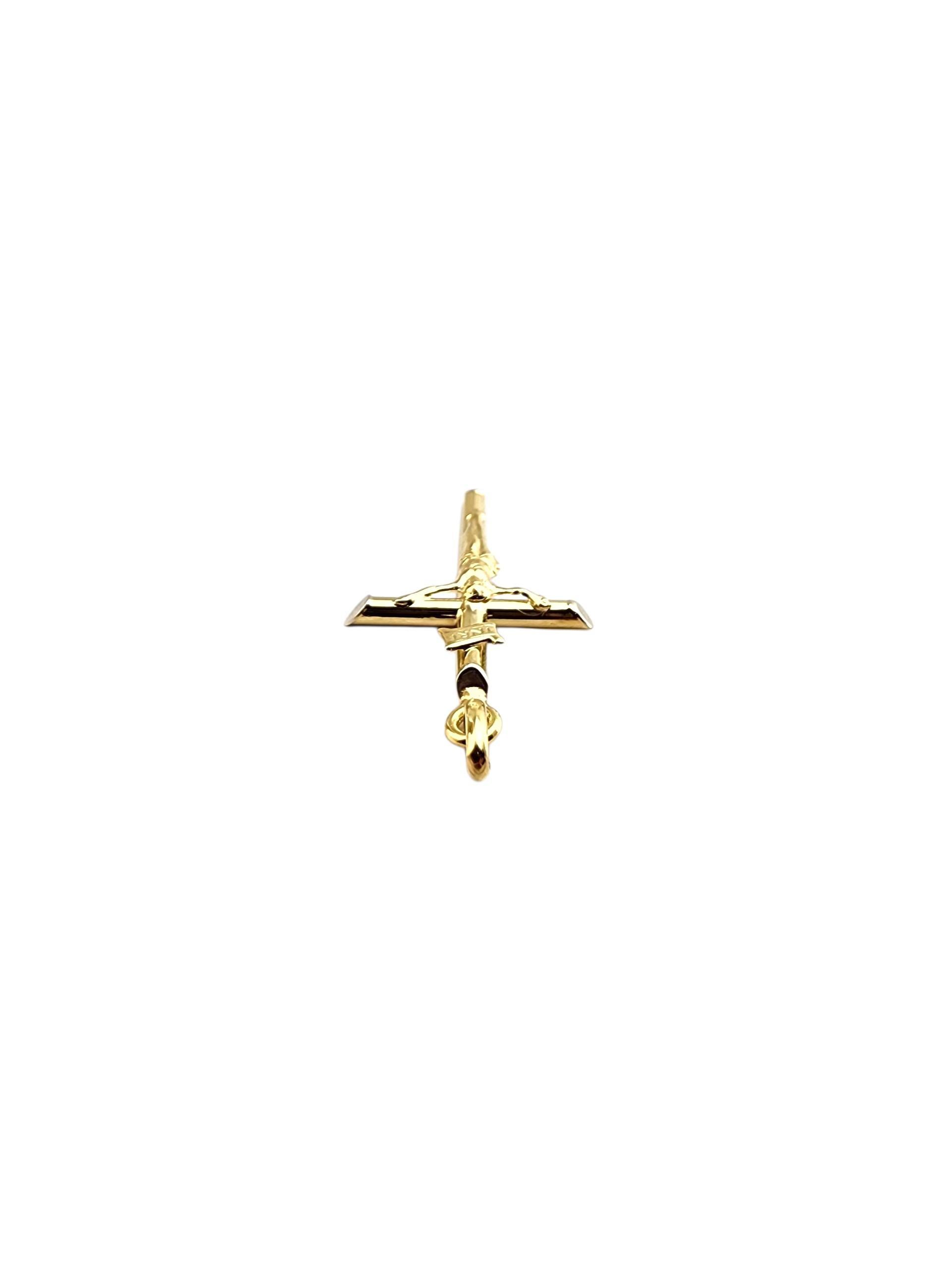 Pendentif Crucifix en or jaune 18K #22329 Bon état - En vente à Washington Depot, CT