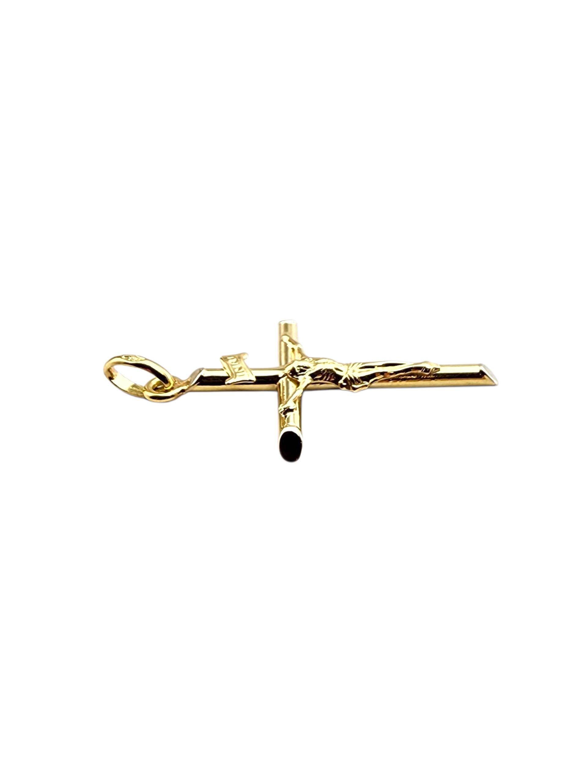 Pendentif Crucifix en or jaune 18K #22329 Pour femmes en vente