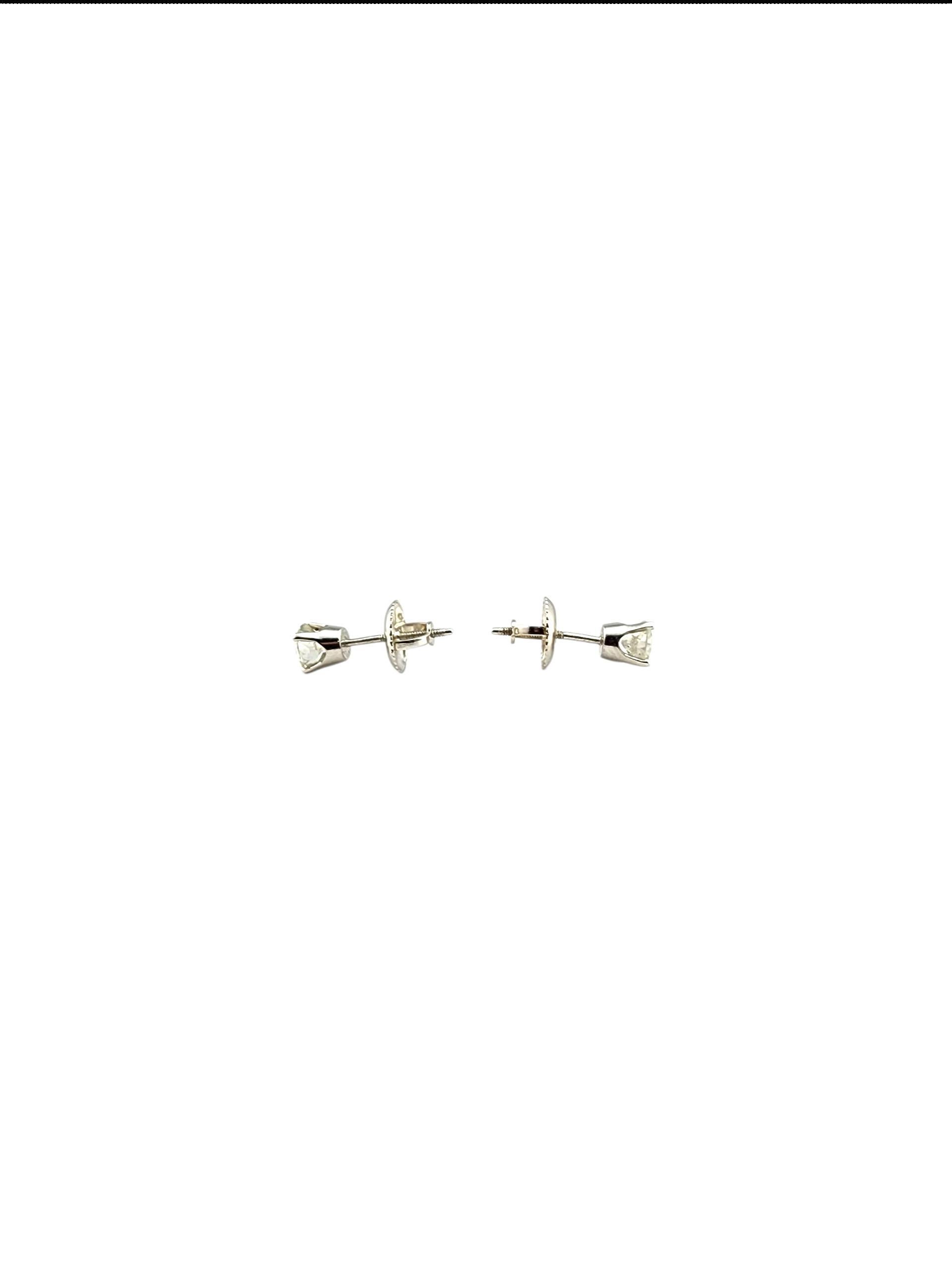 Boucles d'oreilles en or blanc 14 carats avec diamants #21240 Bon état - En vente à Washington Depot, CT
