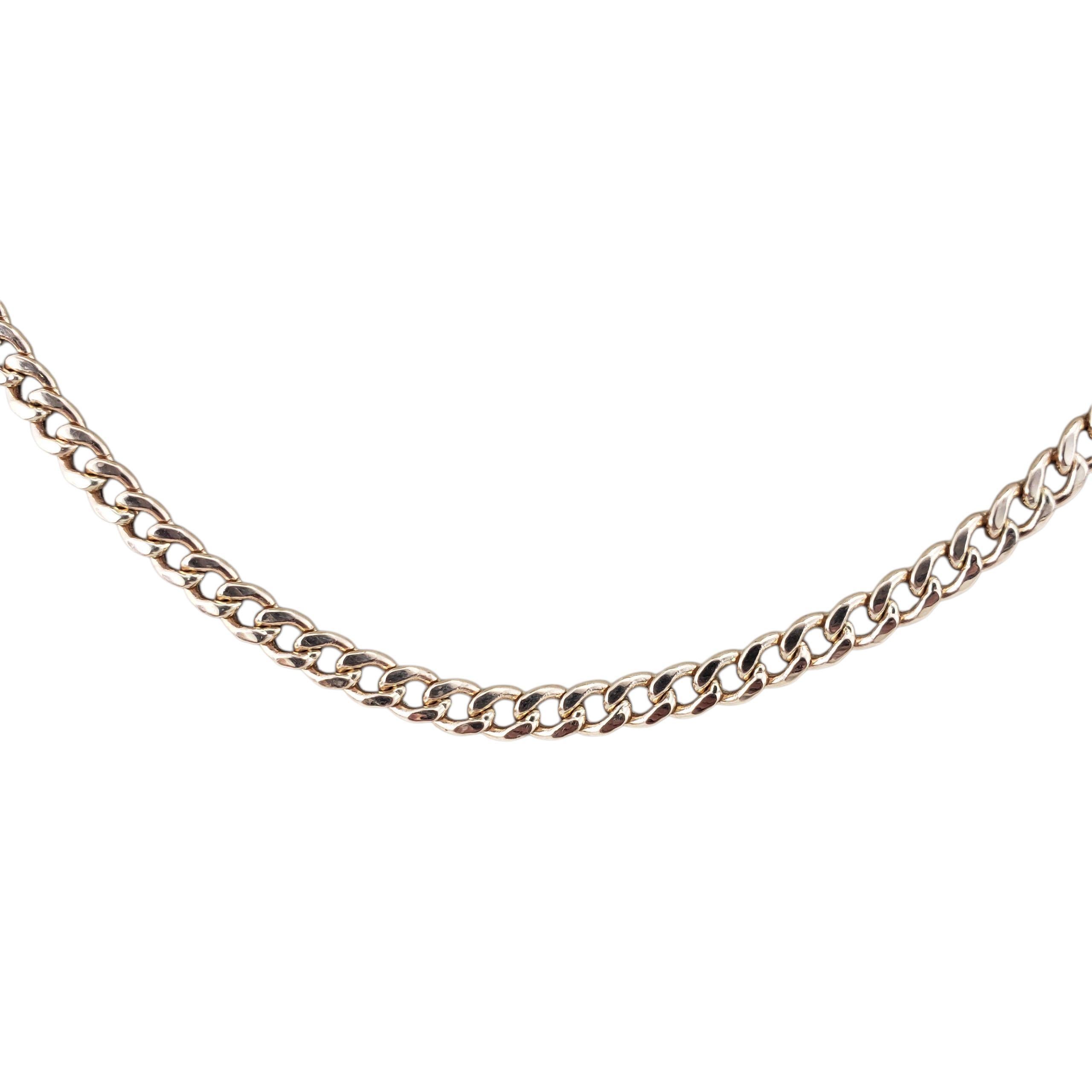 Collier à chaîne en or jaune 14k-

Ajoutez un éclat intemporel à votre look avec cette chaîne classique à maillons en or jaune 14 carats. Ce collier substantiel est composé de maillons plats et entrelacés, dont la finition polie capte magnifiquement