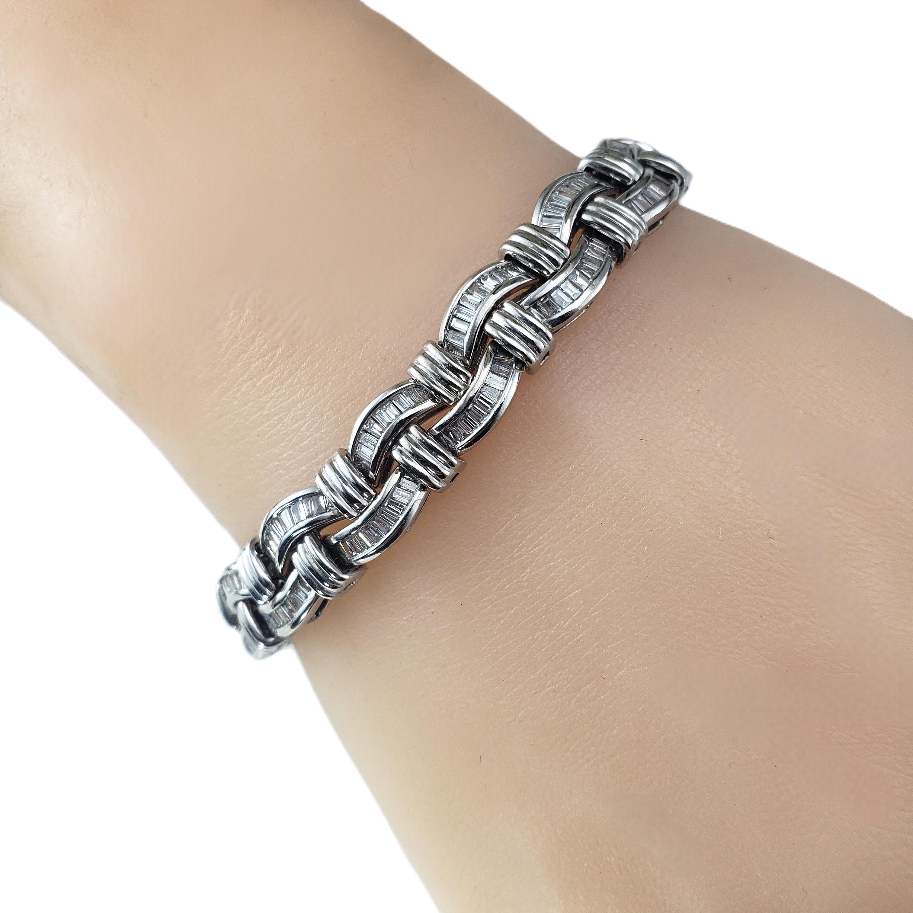 De las mujeres Pulsera estilo trenzado con diamantes baguette engastados en canal de oro blanco de 14 quilates #22386 en venta