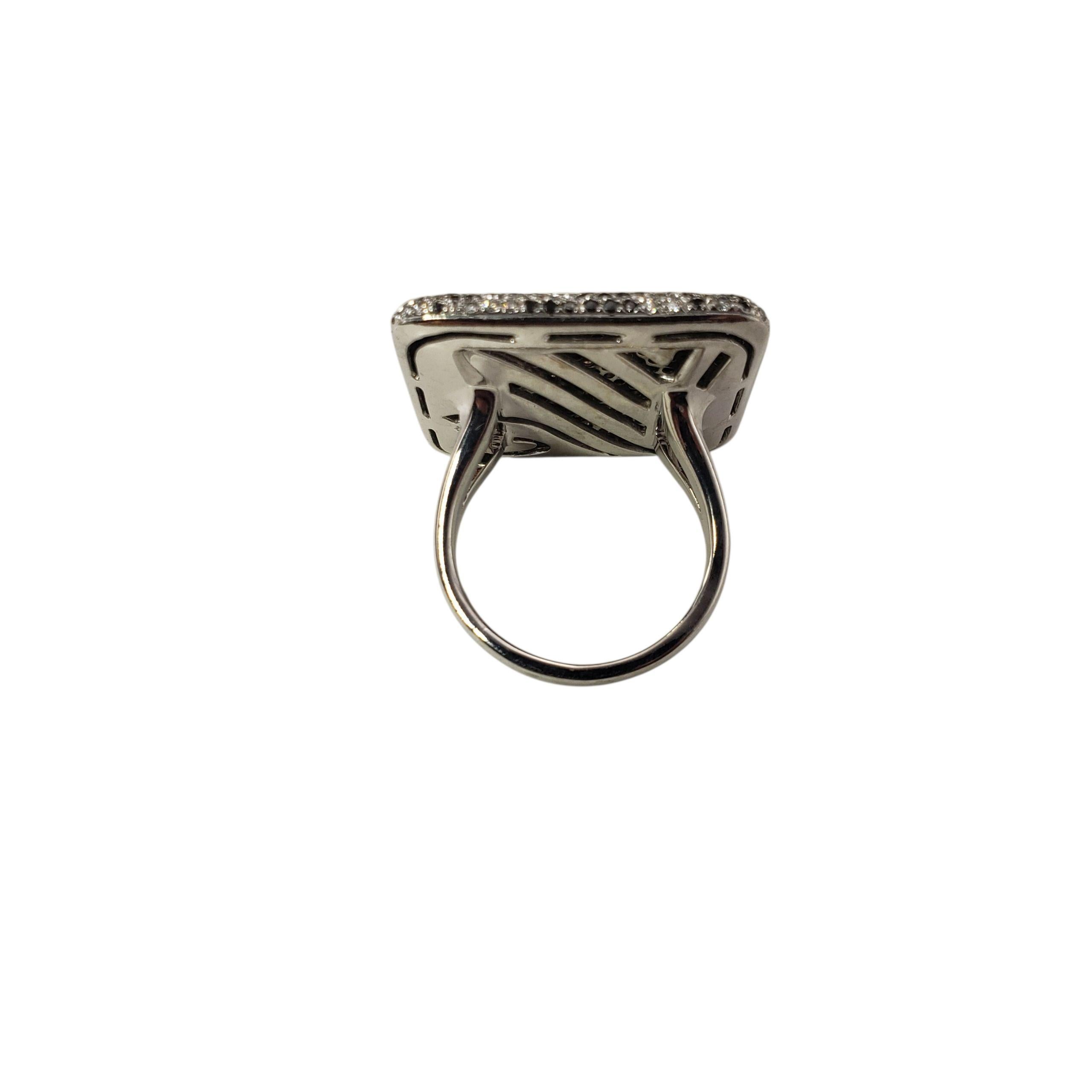 18K Weißgold Schwarz & Weiß Diamant Cocktail Ring Größe 6 #22389 im Zustand „Gut“ im Angebot in Washington Depot, CT