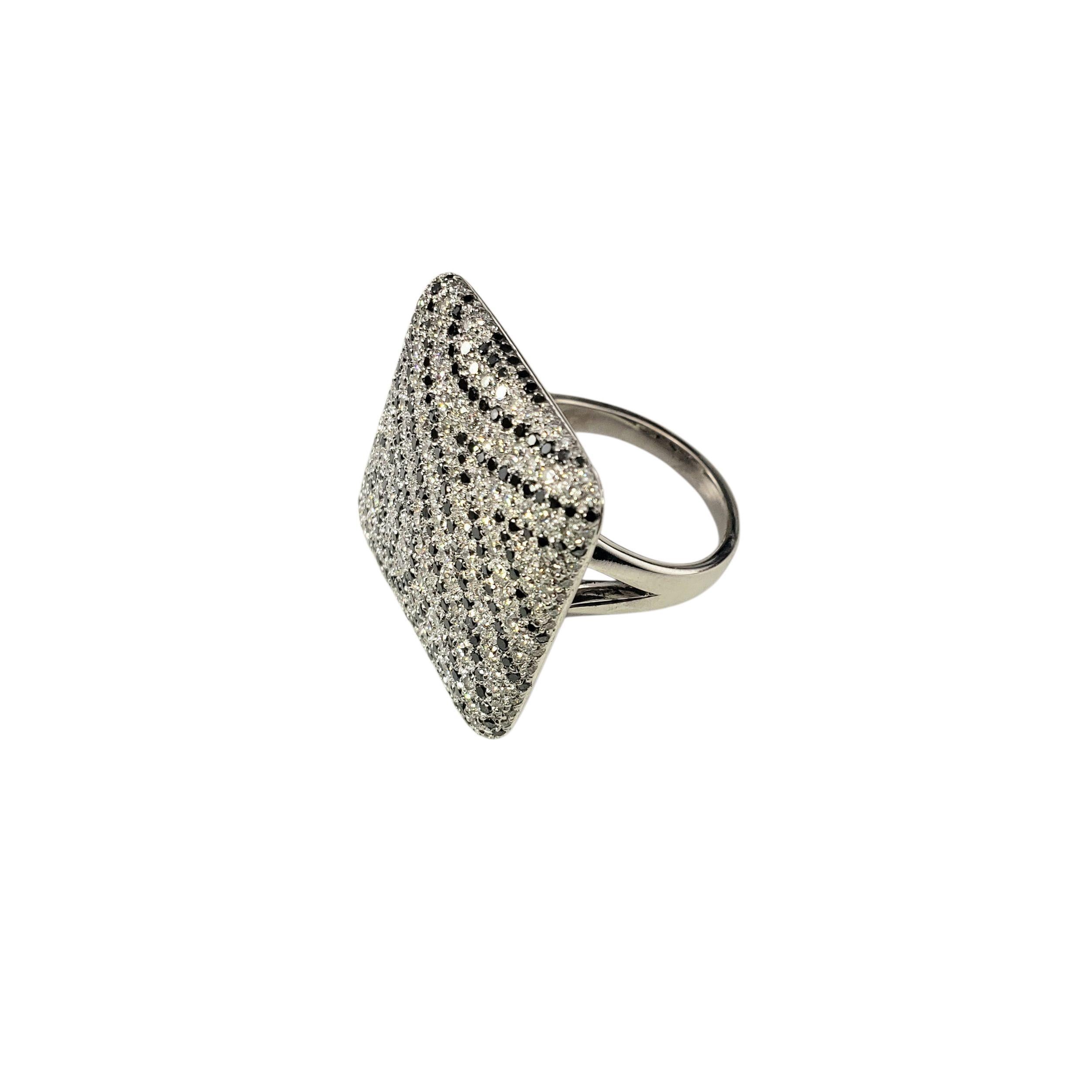 18K Weißgold Schwarz & Weiß Diamant Cocktail Ring Größe 6 #22389 (Brillantschliff) im Angebot
