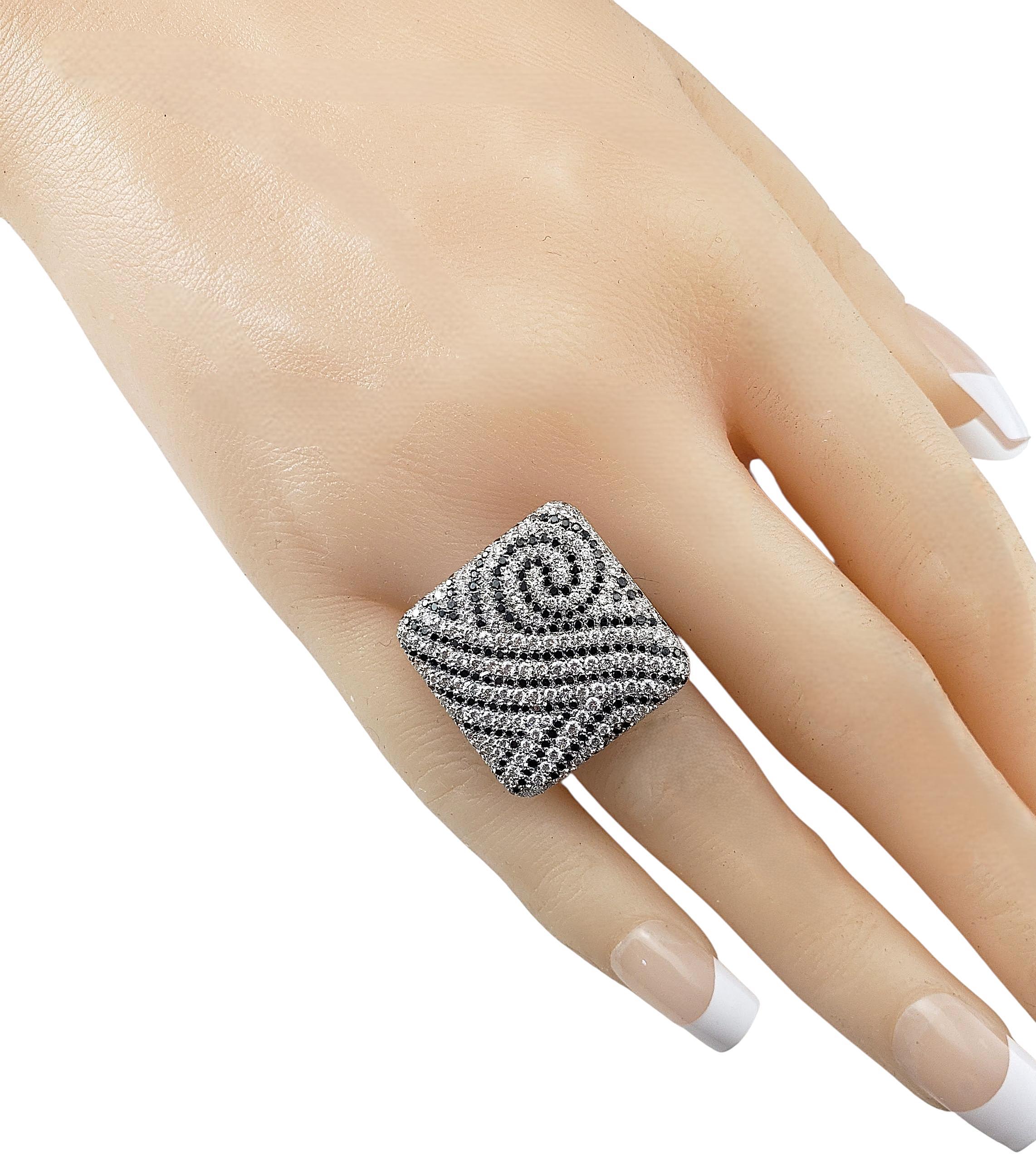 18K Weißgold Schwarz & Weiß Diamant Cocktail Ring Größe 6 #22389 im Angebot 1