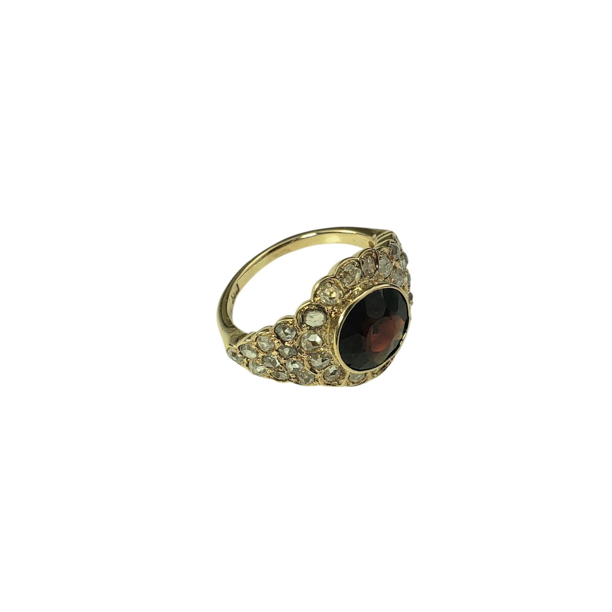 Taglio rotondo Anello a grappolo in oro giallo 14 carati con granato e diamanti, misura 5,25-5,5  #22360 in vendita