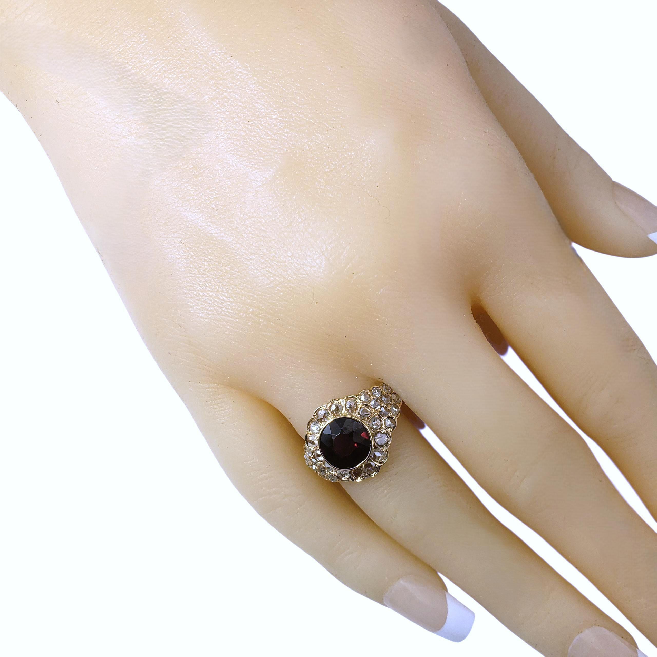 Anello a grappolo in oro giallo 14 carati con granato e diamanti, misura 5,25-5,5  #22360 in vendita 1