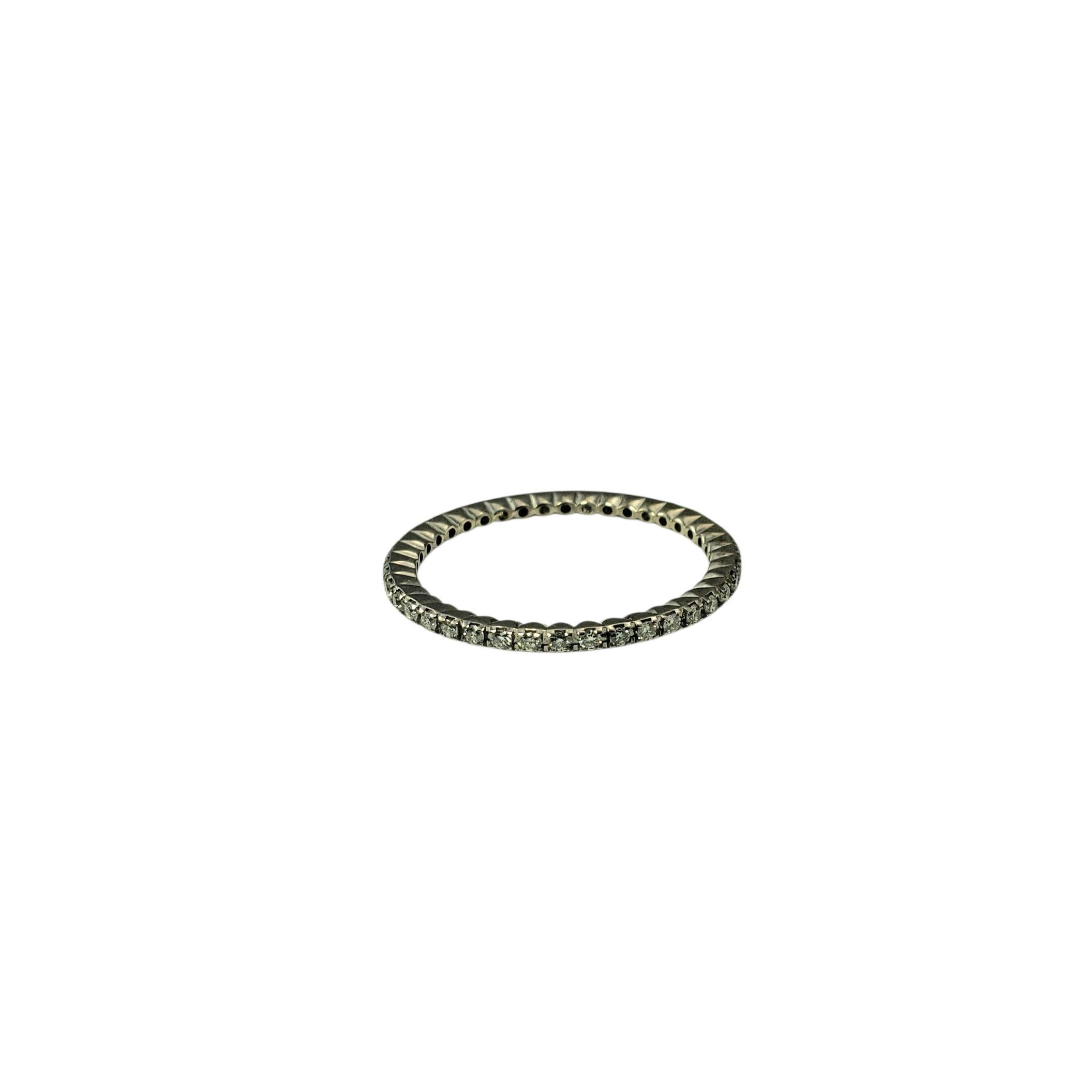 Taglio brillante Anello a fascia di eternità con diamanti in oro bianco Spark 18 carati, misura 8 #22394 in vendita