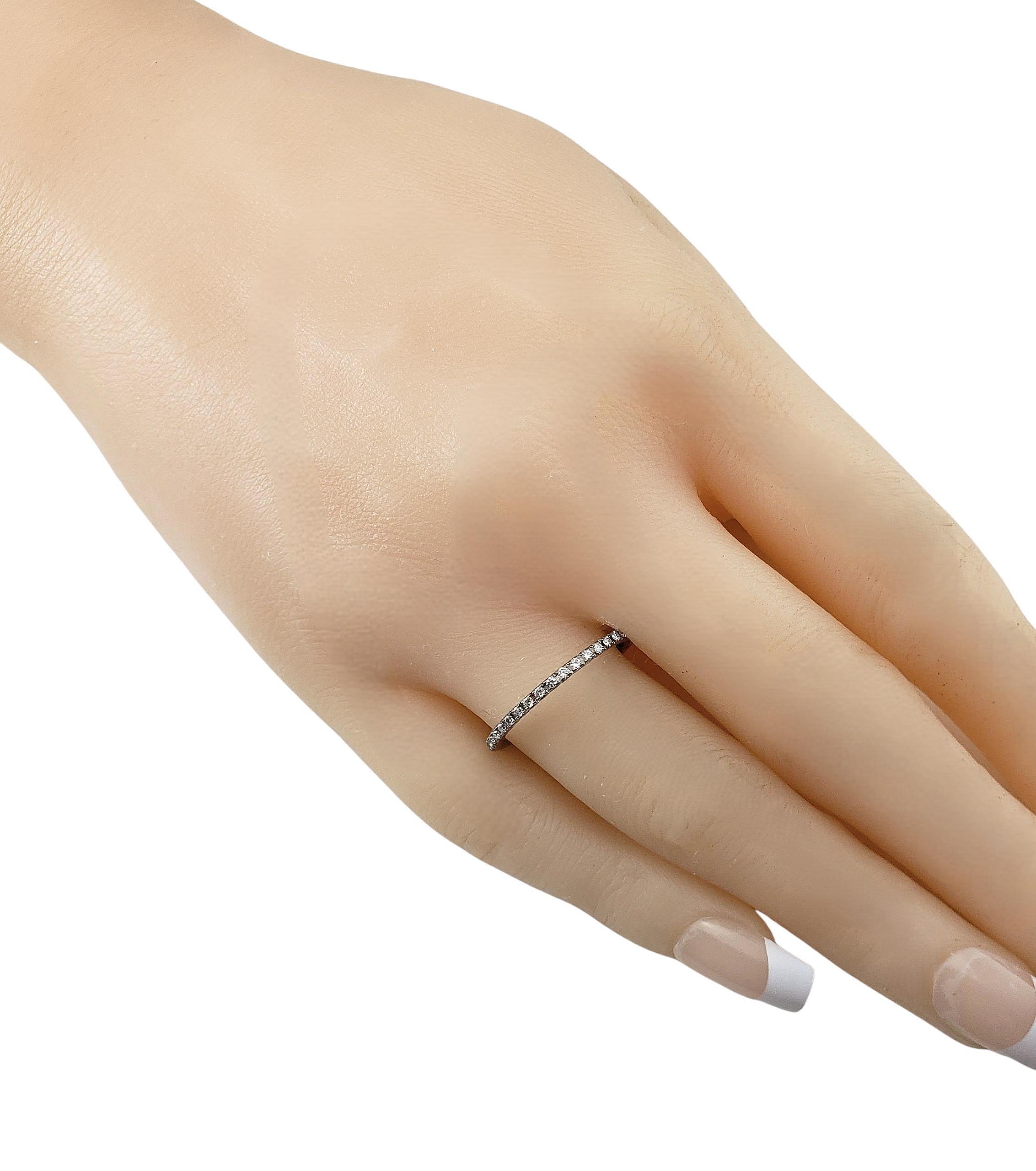 Anello a fascia per l'eternità con diamanti in oro bianco Spark 18 carati, misura 8 #22392 in vendita 1