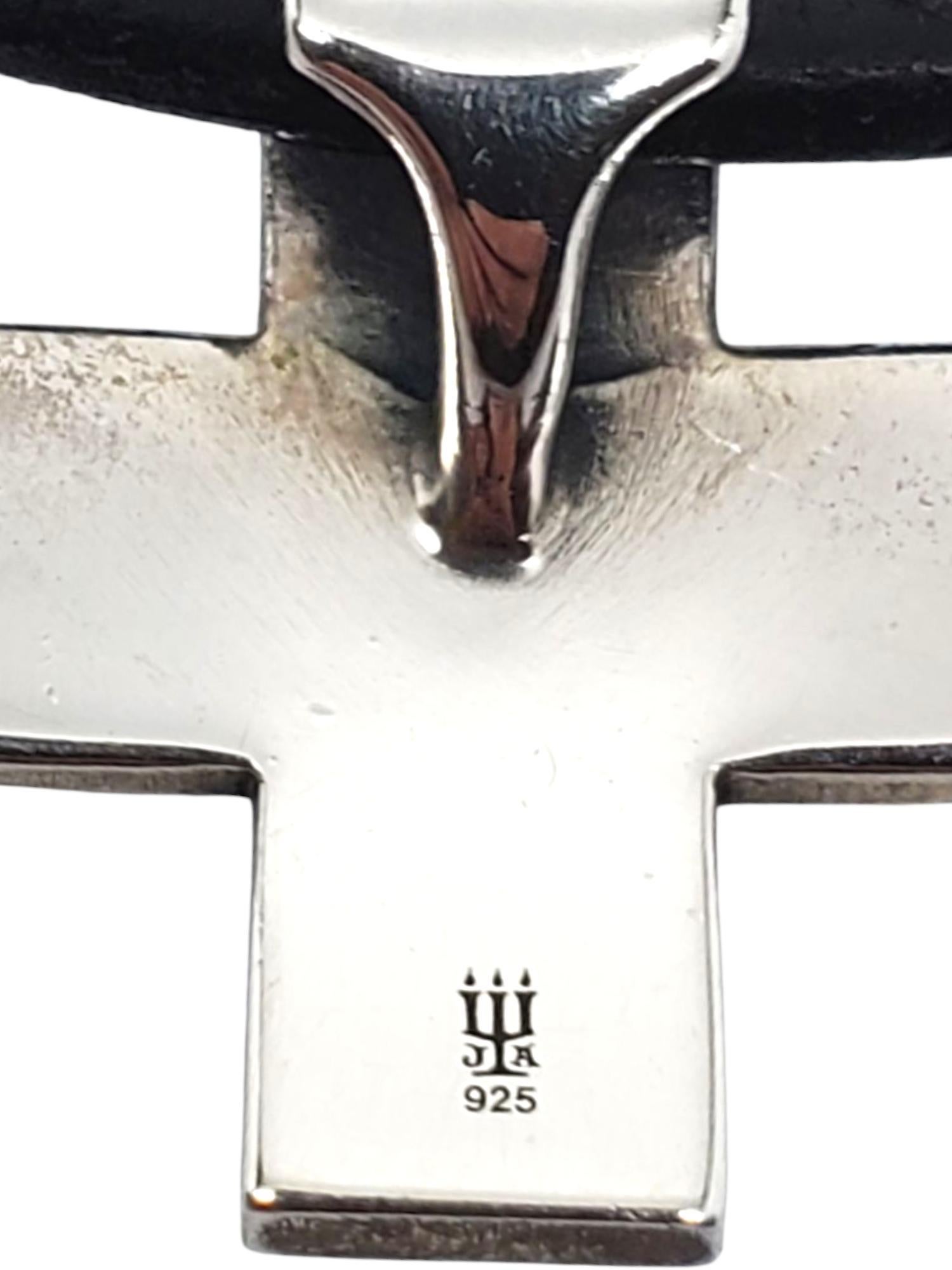 Colgante cruz de plata de ley de James Avery con cordón de cuero nº 21443 en venta 1