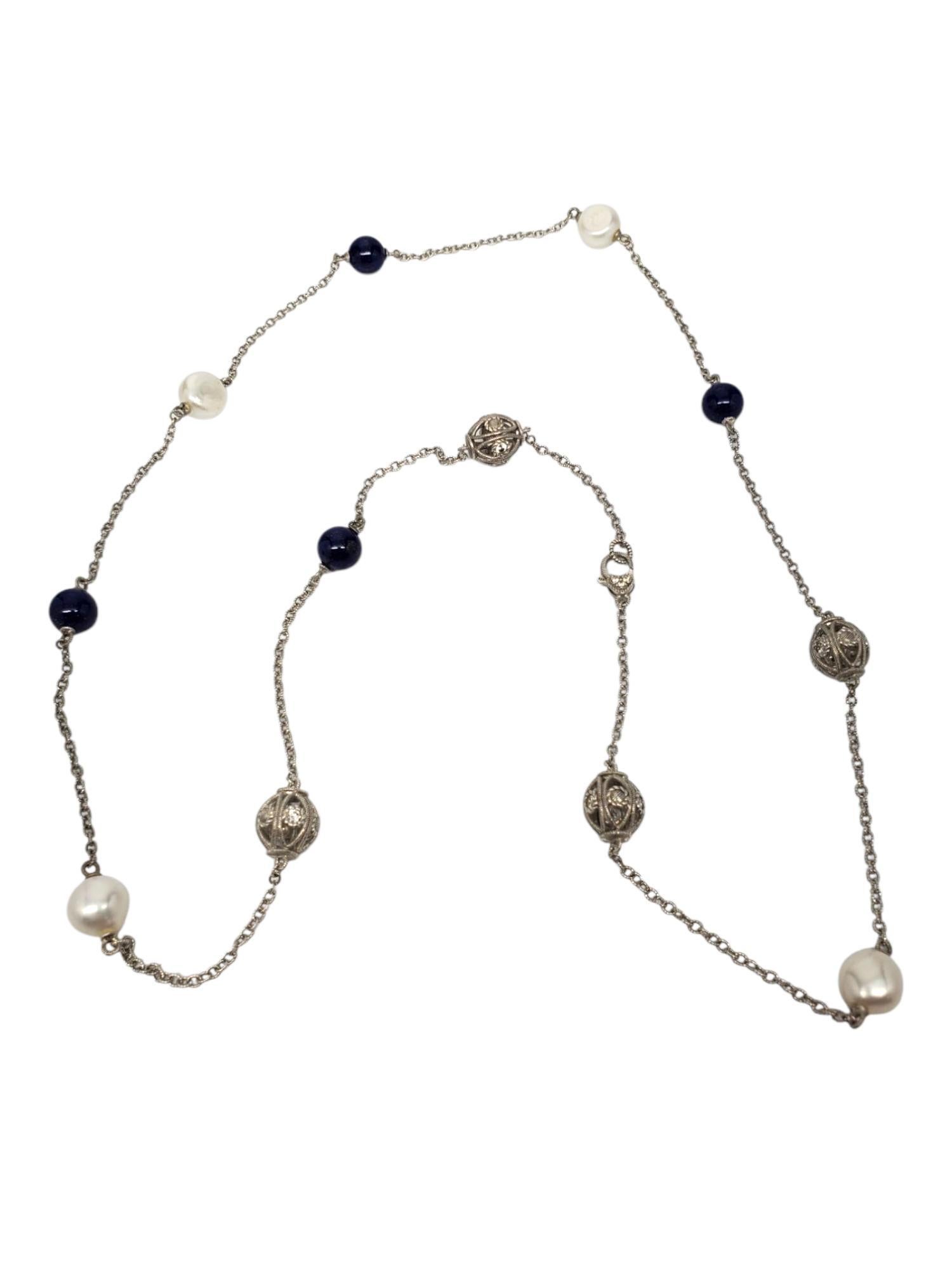 Collar Estación de Lapislázuli con Perlas de Encaje de Plata de Ley Judith Ripka -

Este elegante collar de Judith Ripka incluye una cadena de eslabones de plata de ley de 36 pulg. con estaciones de perlas, cuentas de lapislázuli azul y detalles de
