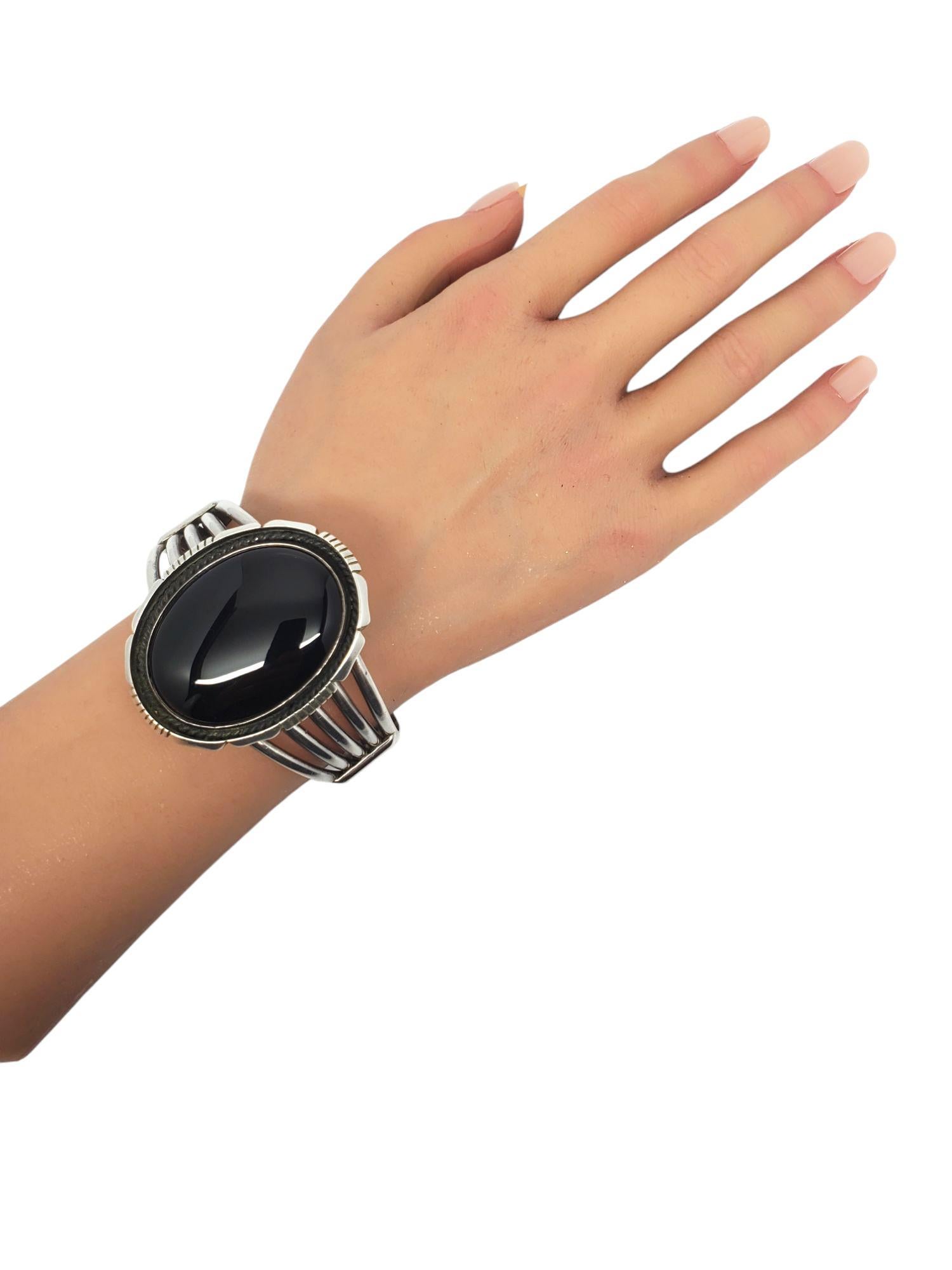 Pulsera brazalete grande de ónix de plata de ley nº 21440 en venta 3