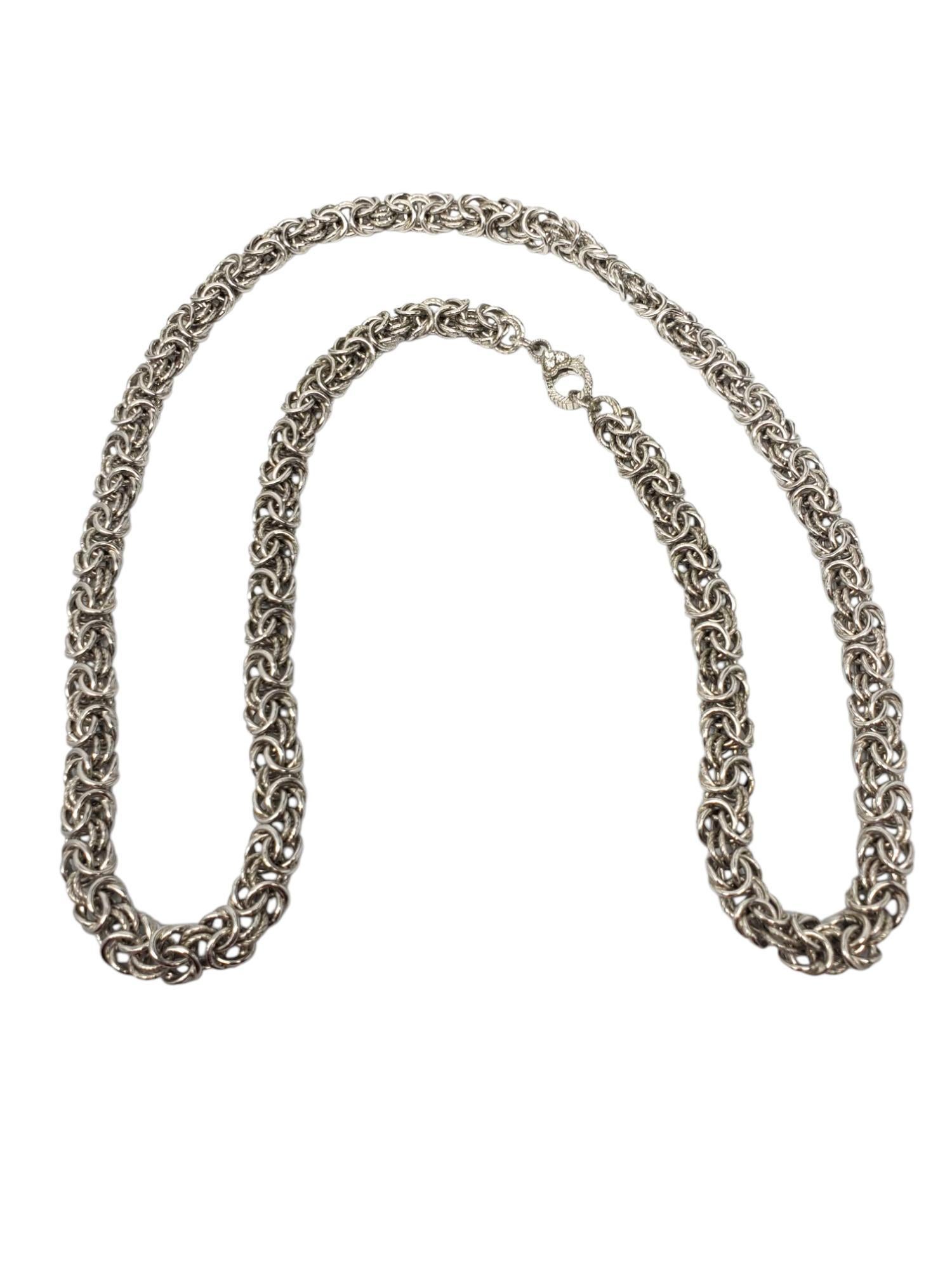 Judith Ripka Collana Verona Bizantina in argento sterling 

Questa splendida collana di Judith Ripka presenta un intricato intreccio bizantino realizzato in argento sterling con chiusura a moschettone e accenti di zirconi.

Dimensioni: 30