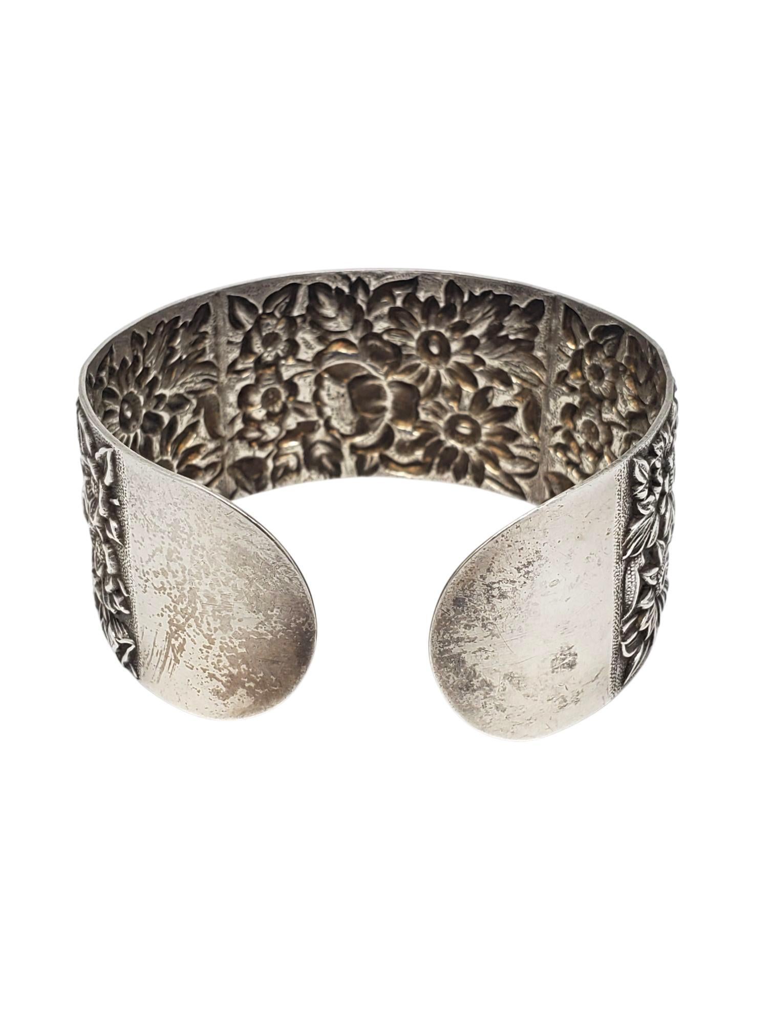S. Kirk & Son Bracciale in argento Sterling con Repousse Floreale 18F #21414 In condizioni buone in vendita a Washington Depot, CT