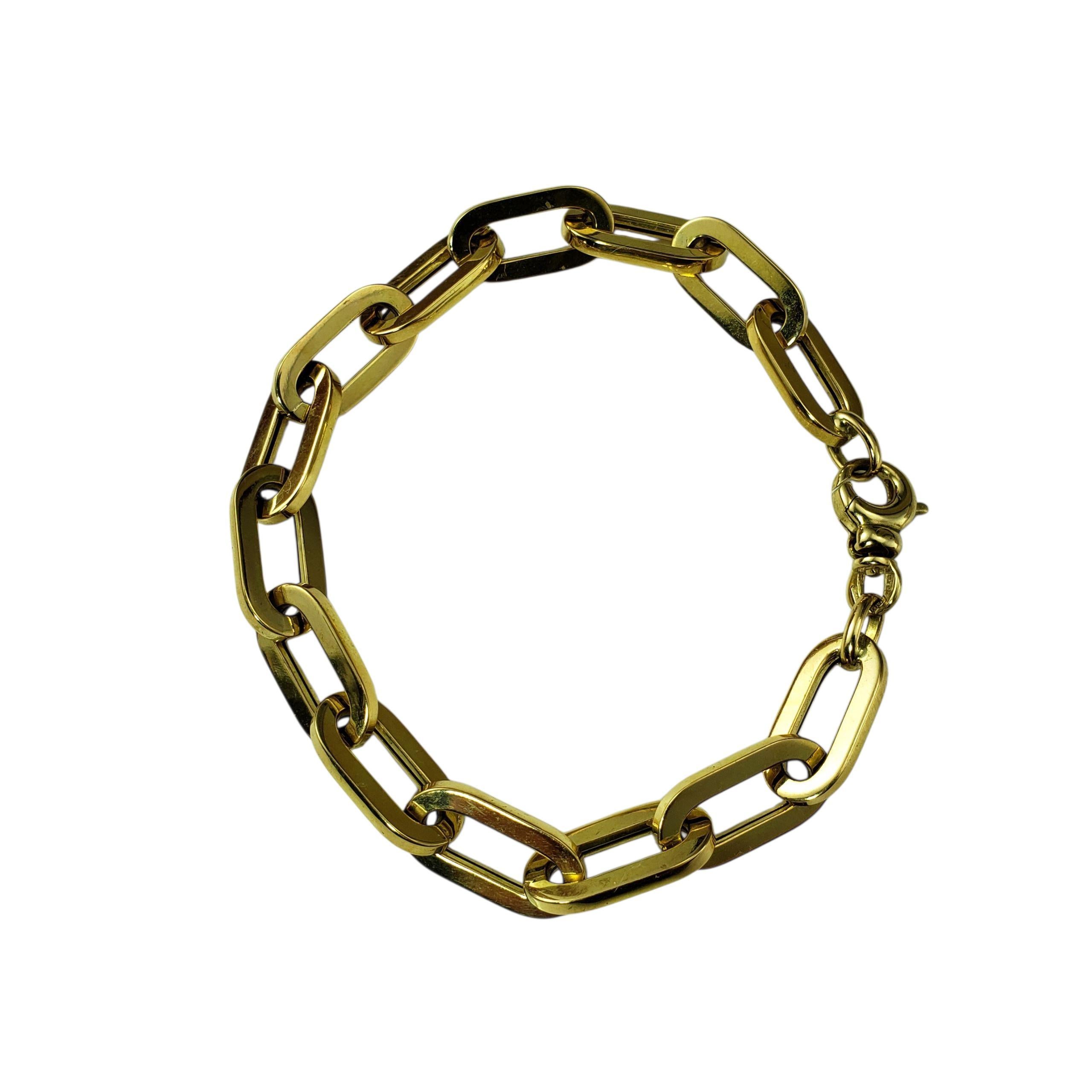 Roberto Coin - Bracciale paperclip in oro giallo 18 carati

Audace ma raffinato, questo bracciale Roberto Coin è realizzato in lussuoso oro giallo 18 carati e presenta un elegante design con maglie a graffetta. Rifinito con una sicura chiusura a