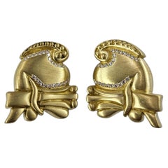 Orecchini Vahe Naltchayan in oro giallo 18 carati con diamanti e chiusura a omega scultorea #25892