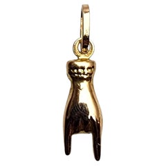 14K Yellow Gold Mano Cornuto Pendant #26103