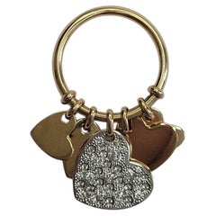 Anillo con colgante en forma de corazón «Cœur Léger» de Christian Dior, en oro amarillo y blanco de 18 quilates, n.º 26868