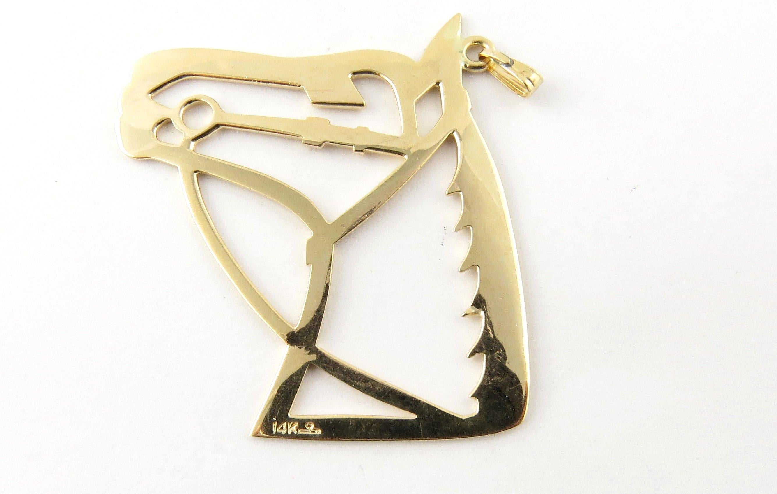 Vintage 14 Karat Yellow Gold Horse Head Pendant. This spectacular pendant features the silouhette of a proud stallion meticulously detailed in 14K yellow gold.
Size: 48 mm x 45 mm Weight: 6.2 dwt. / 9.7 gr. Stamped: 14K
Very good condition,