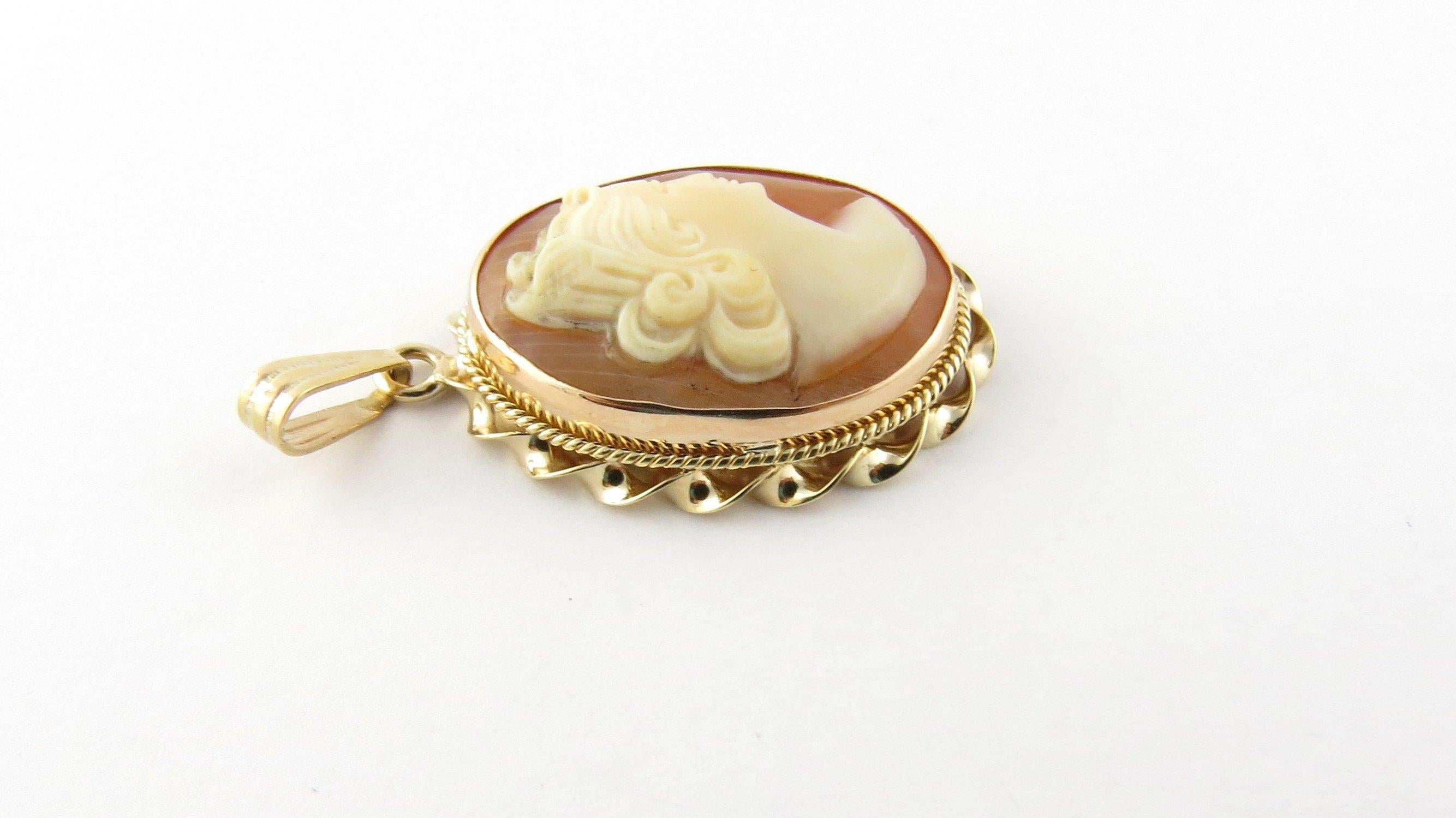 Vintage 14 Karat Yellow Gold Cameo Pendant. This lovely cameo pendant features a lovely lady in profile framed in 14K yellow gold.
Size: 27 mm x 19 mm. Weight: 1.9 dwt. / 3.0 gr. Stamped: 14K
Very good condition, professionally polished.