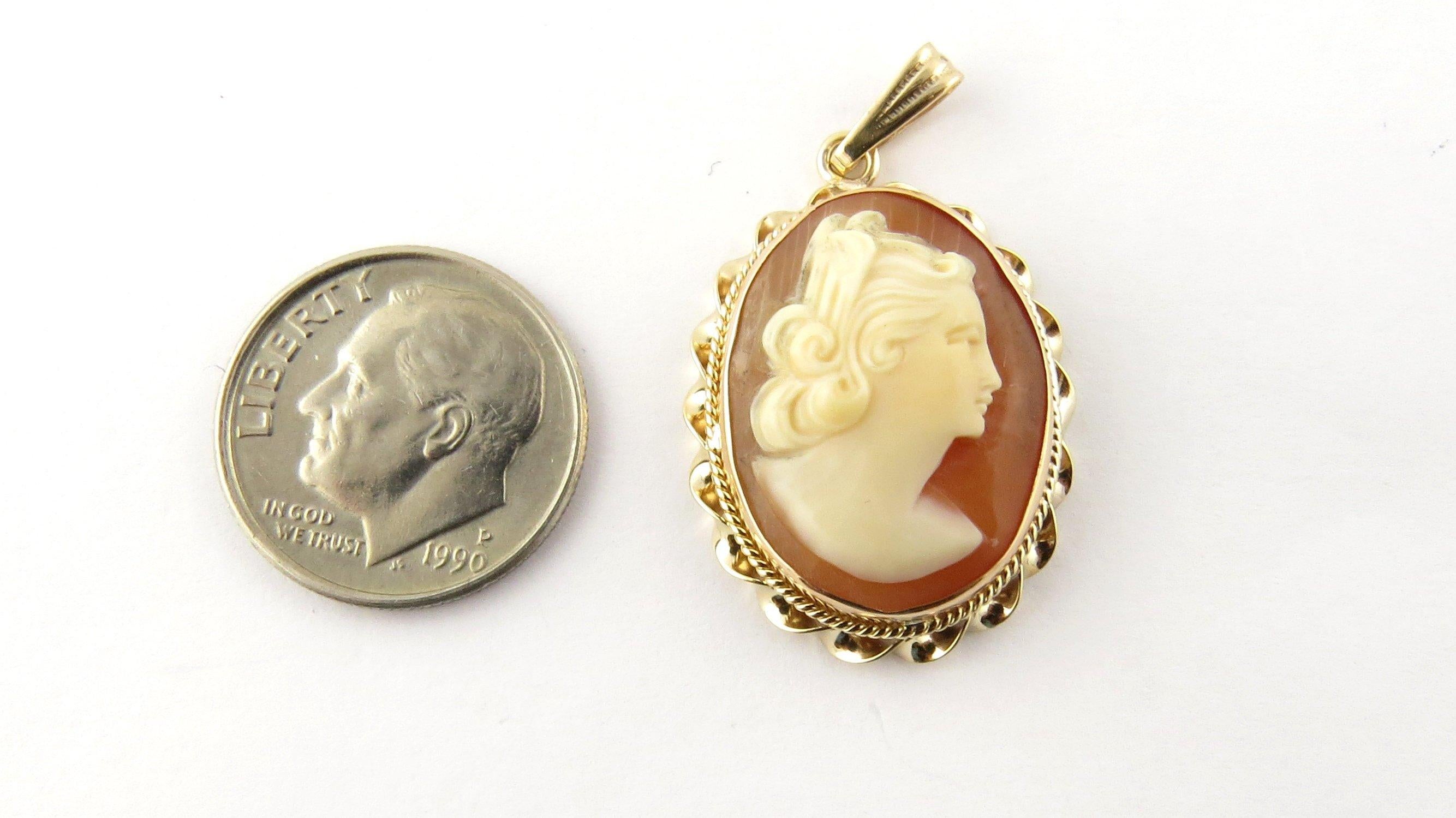 Pendentif camée en or jaune 14 carats Pour femmes en vente