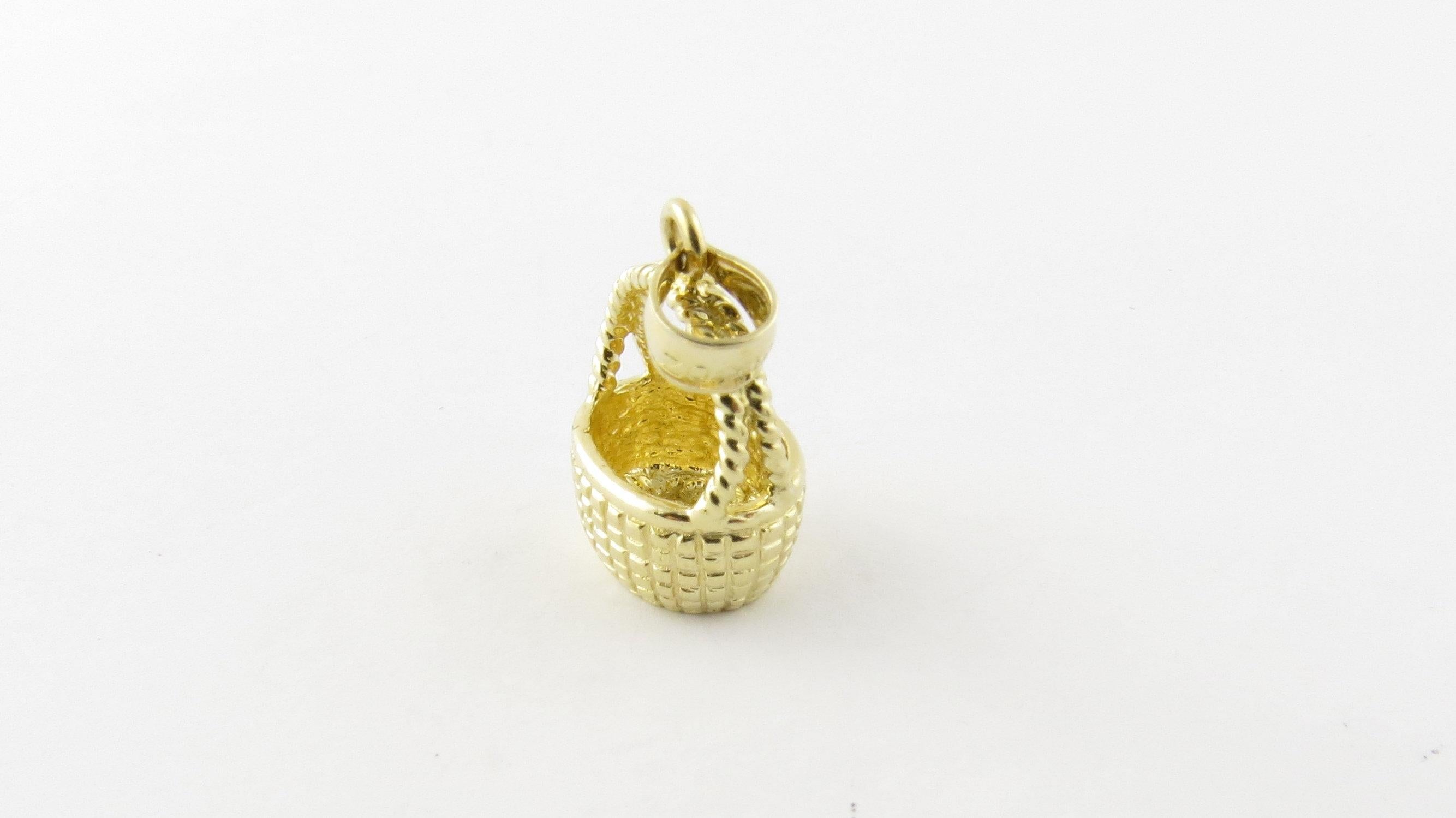 14 Karat Yellow Gold Nantucket Basket Charm In Good Condition In Washington Depot, CT