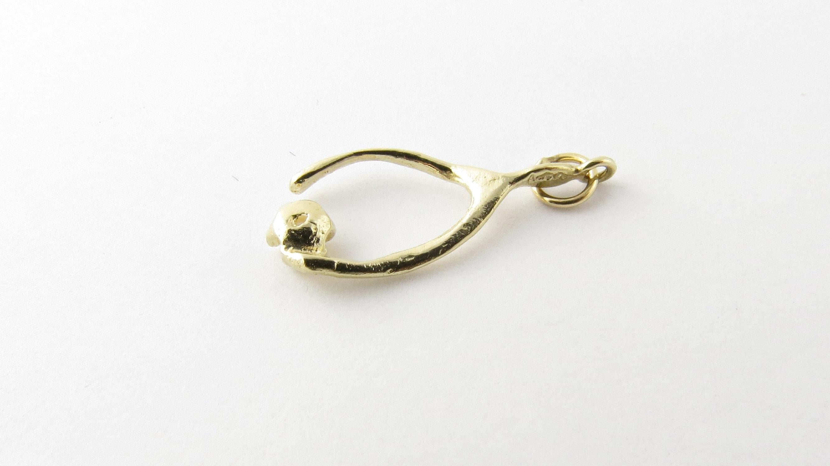 Vintage 14 Karat Yellow Gold and Seed Pearl Wishbone Charm - Make a wish! This lovely charm features a miniature wishbone accented with a genuine seed pearl crafted in beautifully detailed 14K yellow gold.
Size: 21 mm x 9 mm (actual charm) Weight: