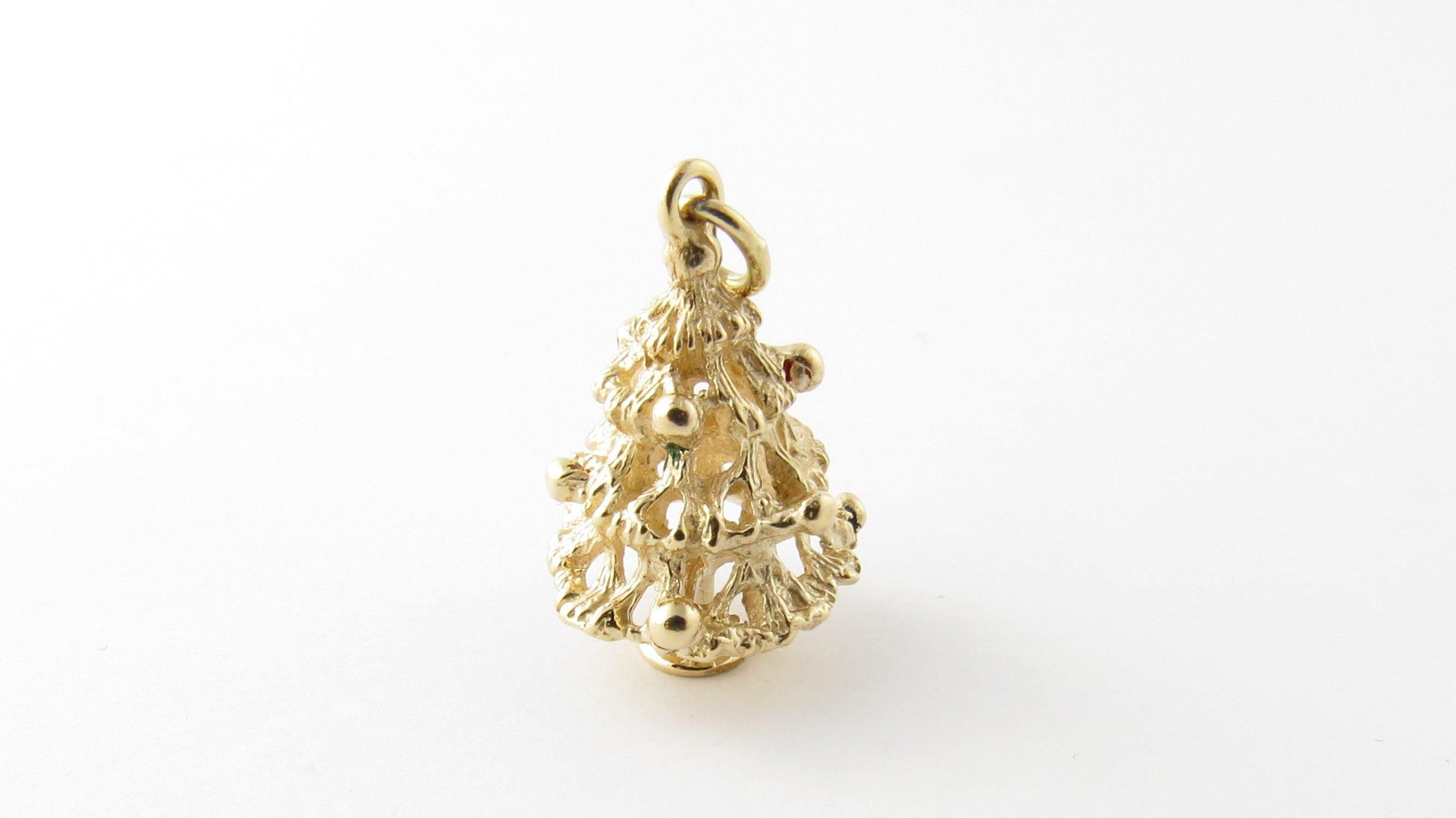 Vintage 14 Karat Yellow Gold Christmas Tree Charm - Carry the holiday spirit with you year round! This lovely 3D charm features a miniature Christmas tree meticulously detailed in 14K yellow gold.
Size: 21 mm x 13 mm (actual charm) Weight: 2.3 dwt.