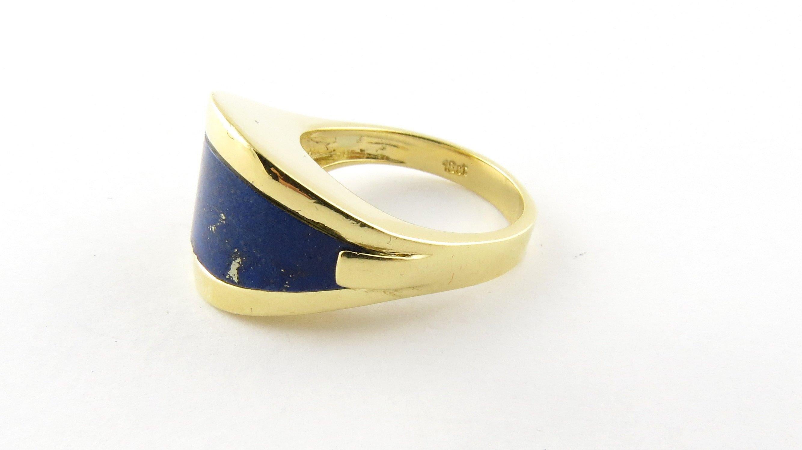 Vintage 18 Karat Yellow Gold and Blue Lapis Ring Size 5.75. This stunning ring features a genuine blue lapis stone set in beautifully detailed 18K yellow gold. Width at widest point: 13 mm. Shank: 3 mm. Height: 8 mm.
Ring Size: 5.75. Weight: 5.1
