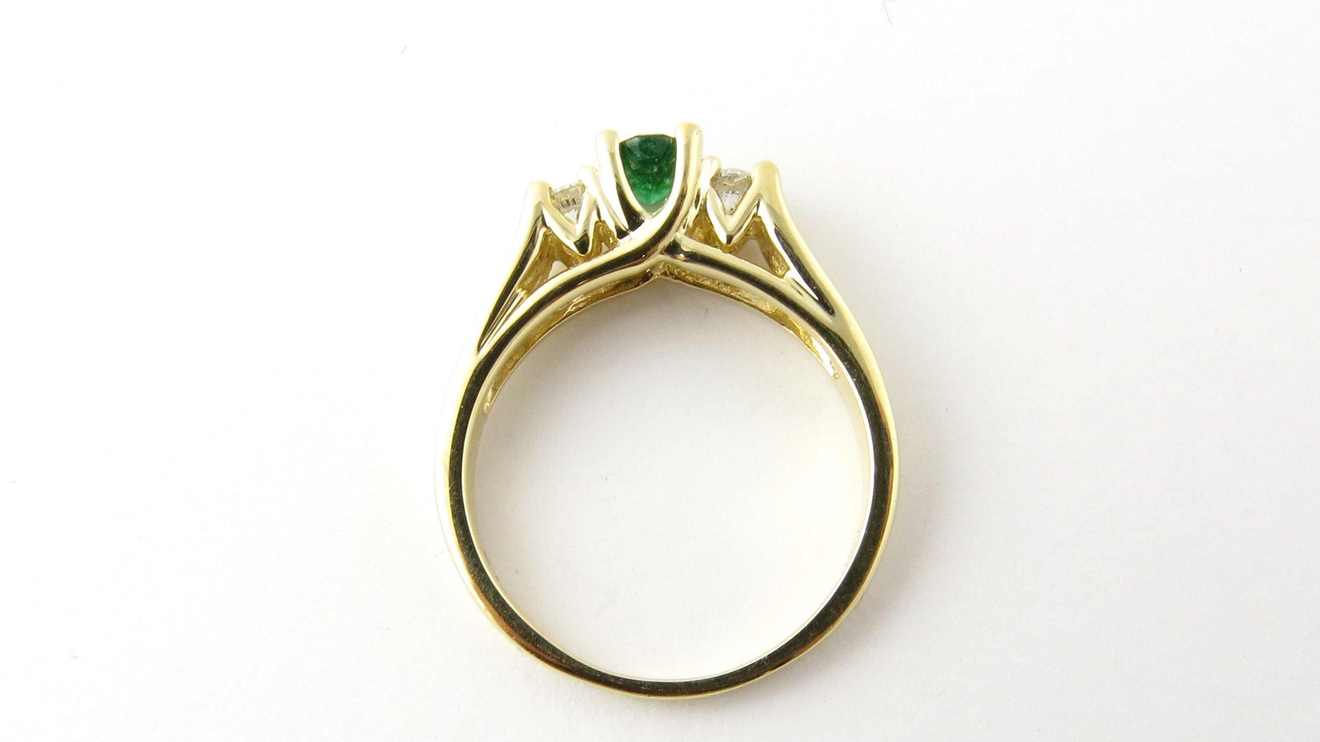 14 Karat Yellow Gold Genuine Emerald and Diamond Ring In Good Condition In Washington Depot, CT