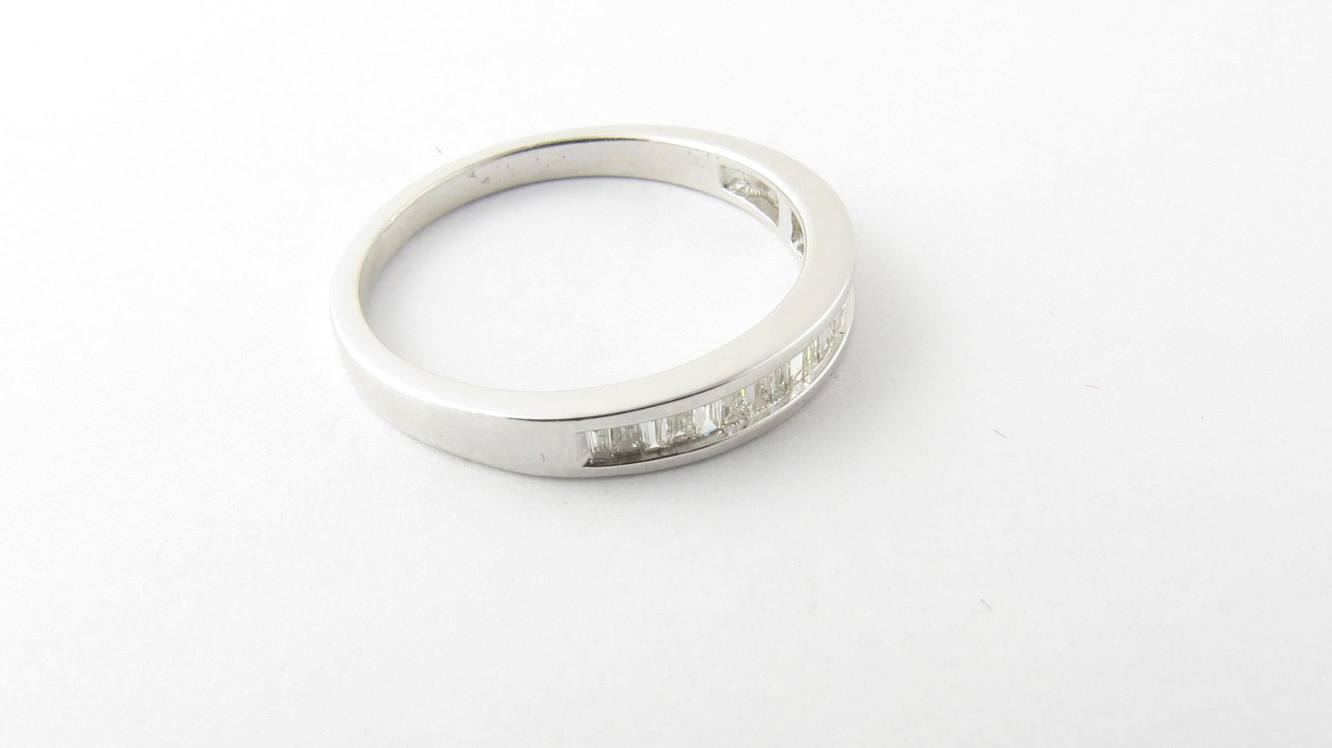 14 Karat White Gold Baguette Diamond Wedding Band In Good Condition In Washington Depot, CT