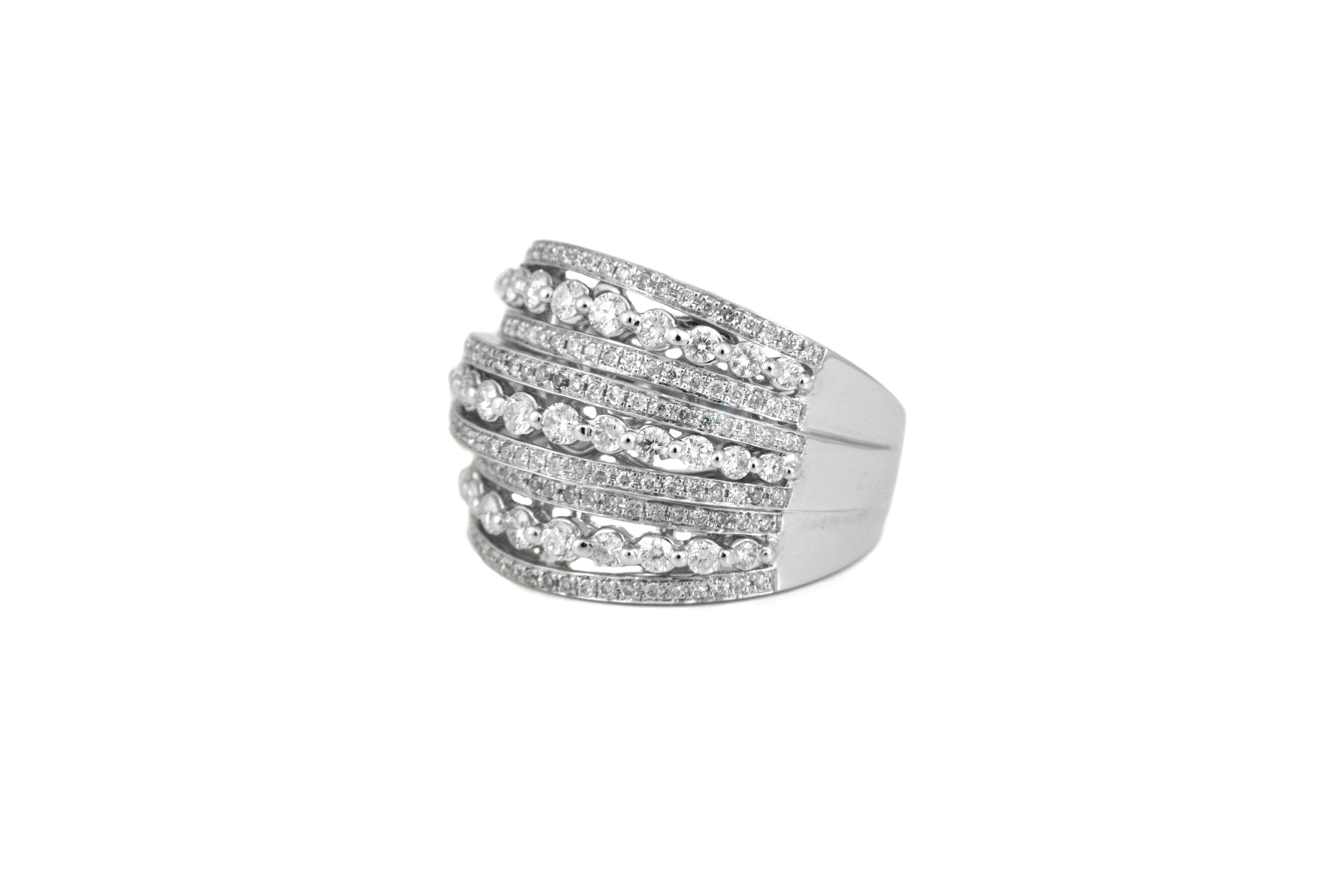 This a subtle but beautiful piece, which compliments every outfit. US Ring Size 6