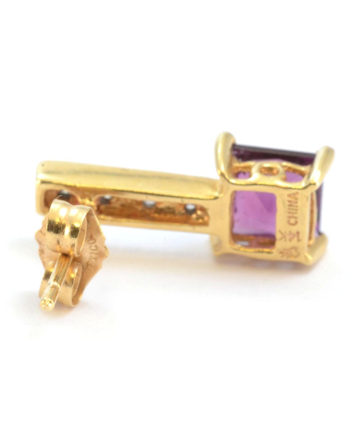 Solid 14 Karat Yellow Gold Genuine Garnet and Natural Diamond Earrings 1.9g In Excellent Condition In Manchester, NH
