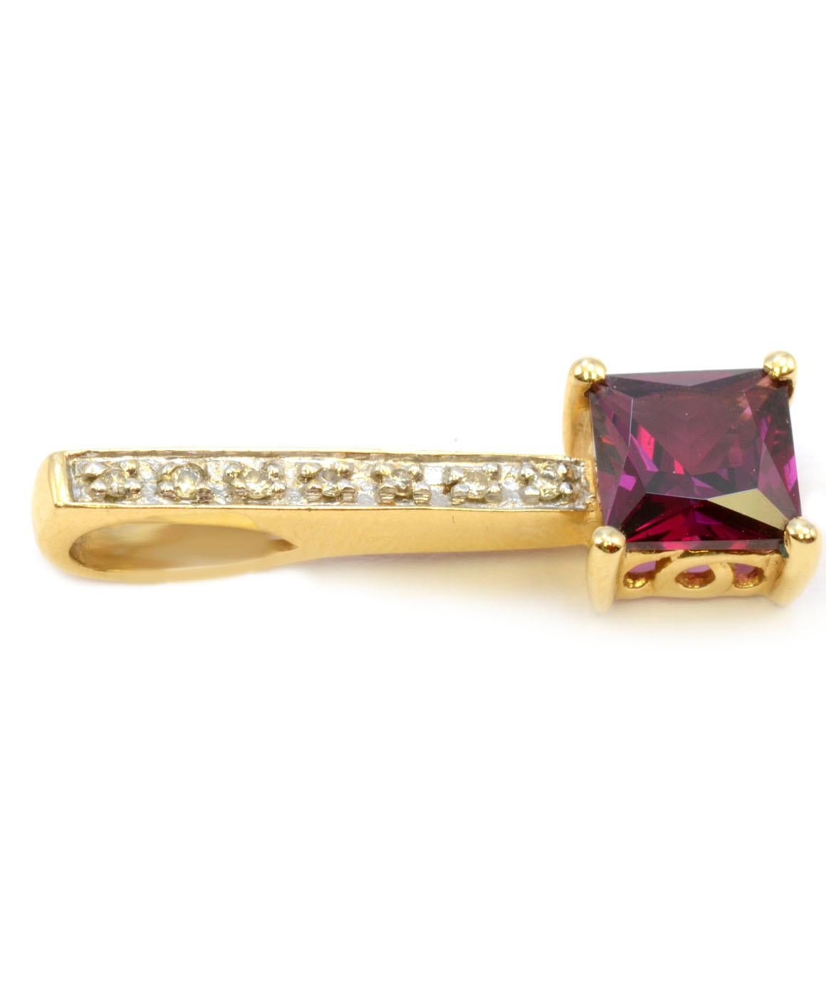 Solid 14K Yellow Gold Genuine Garnet & Diamond Pendant 1.5g
Excellent condition. This solid 14k yellow gold pendant features a square garnet that measures approximately 6.24mm X 6.24mm. There are 7 natural diamonds that weigh approximately 0.005ct