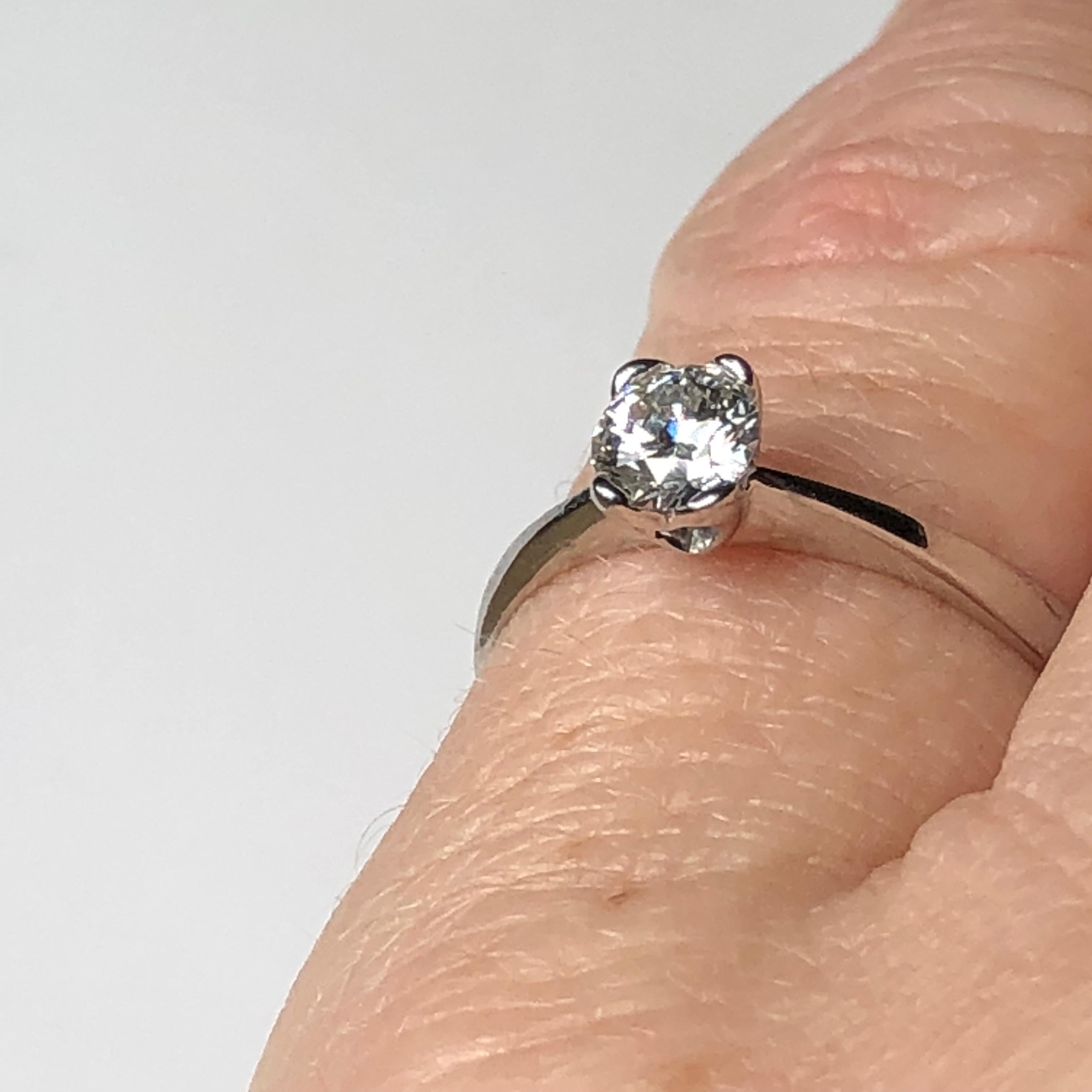 Modern Solitaire Diamond Engagement Ring 18 Karat Gold .33 Carat G Color VS Clarity For Sale
